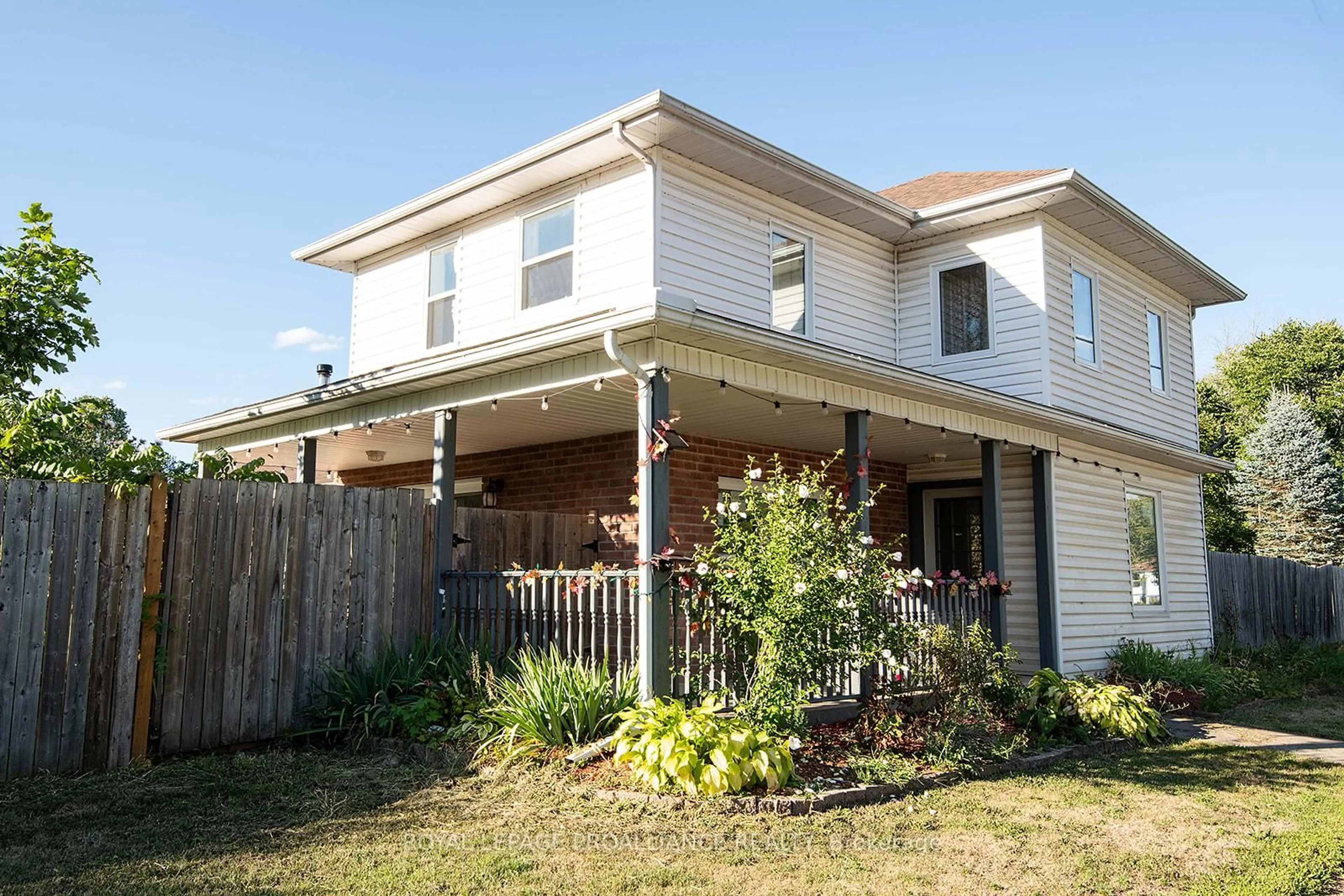 Home with vinyl exterior material, building for 2973 County 14 Rd, Kaladar Ontario K0K 1Z0