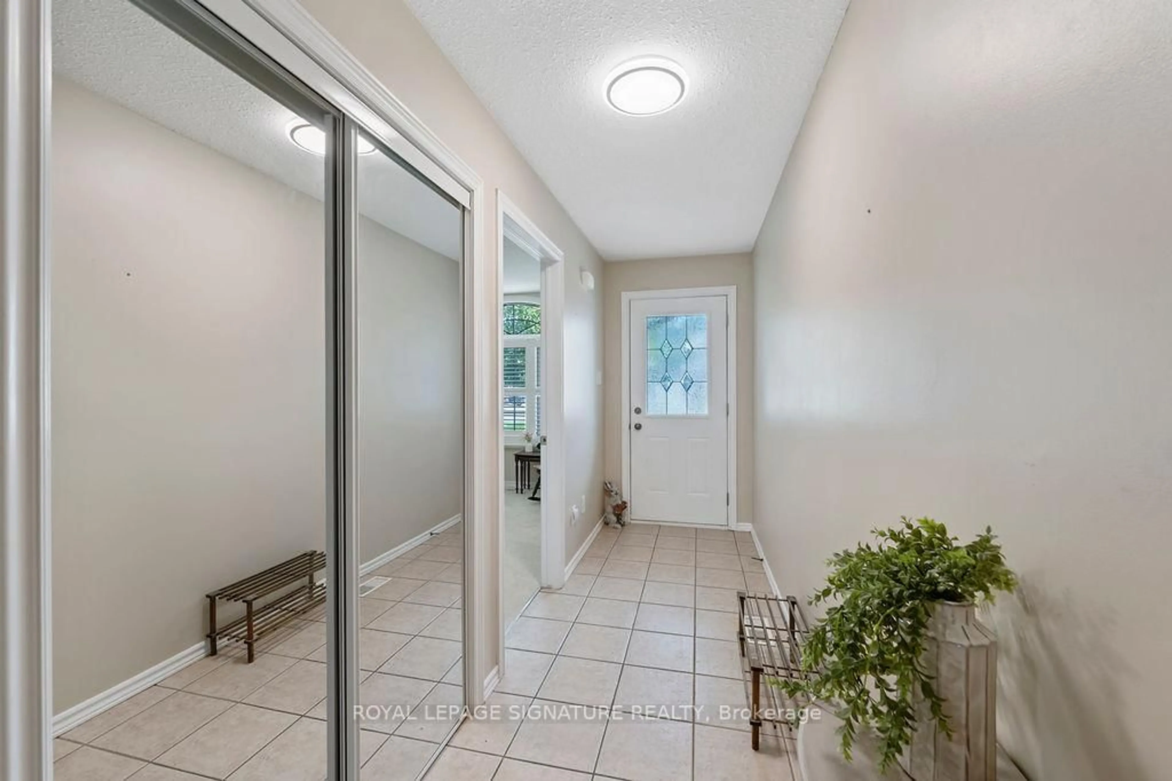 Indoor foyer for 510 Queensway West #18, Norfolk Ontario N3Y 4R4