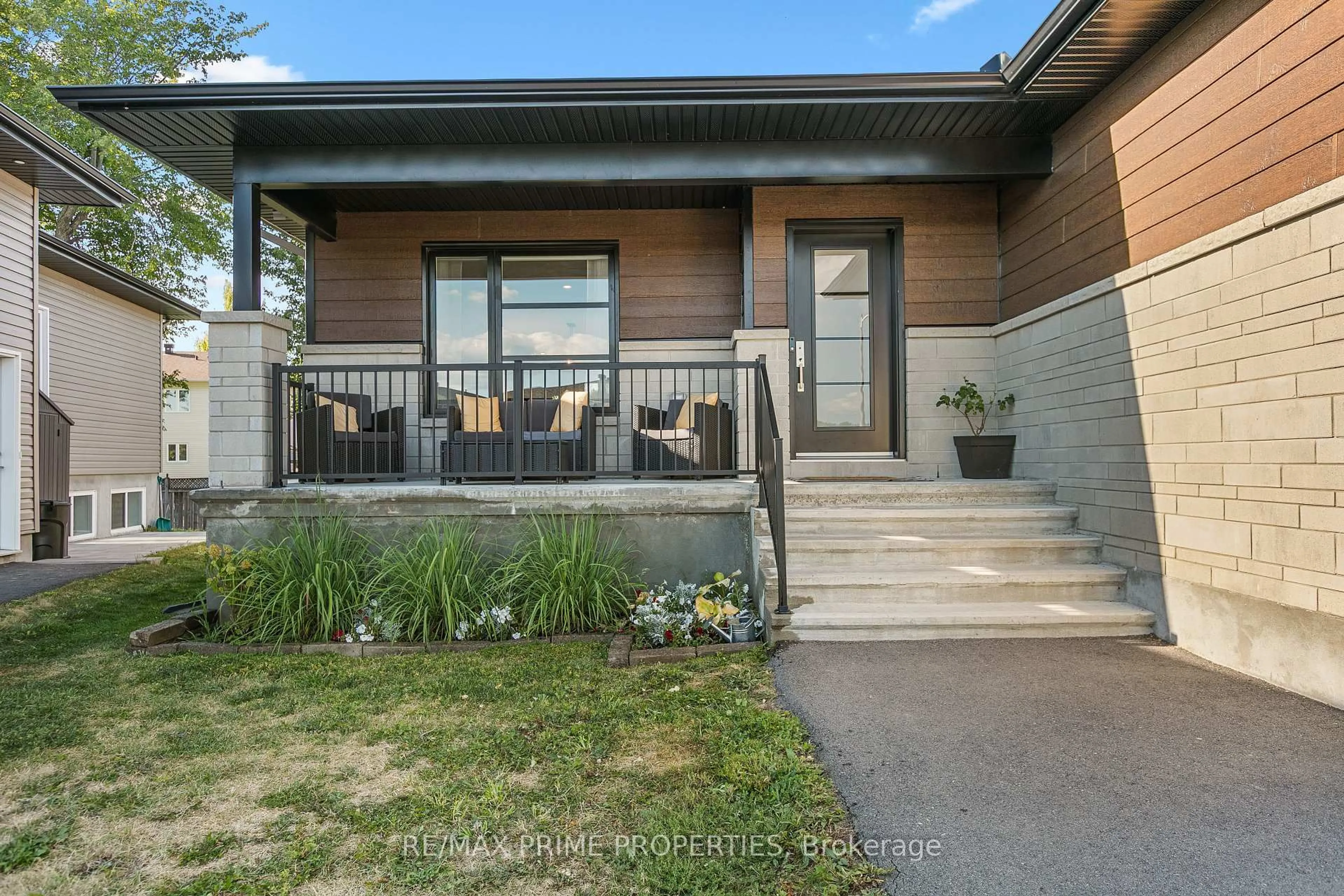 Home with brick exterior material, street for 208 Filion St, Russell Ontario K0A 1W0