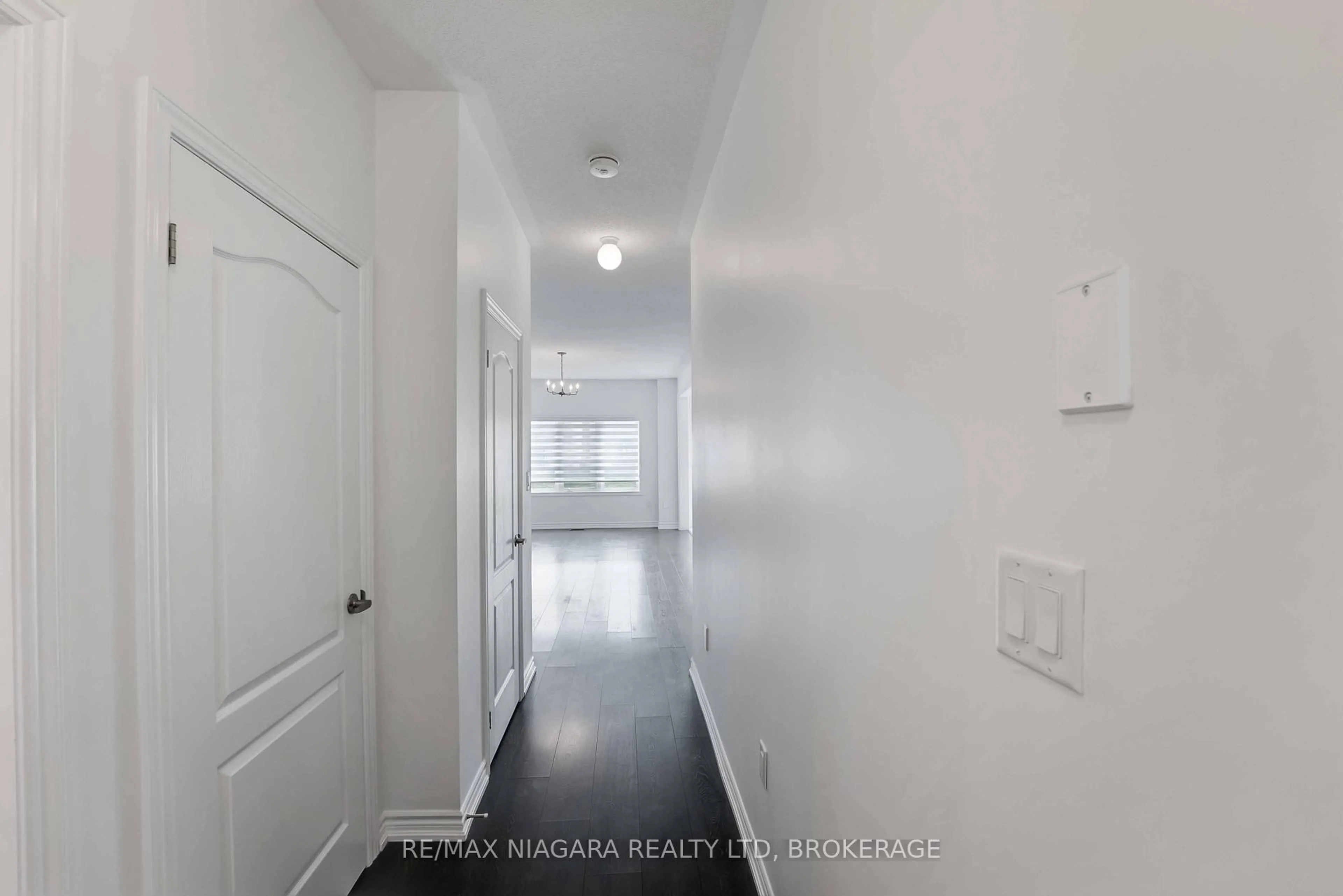 Indoor entryway for 106 Tumblewood Pl, Welland Ontario L3B 0J3