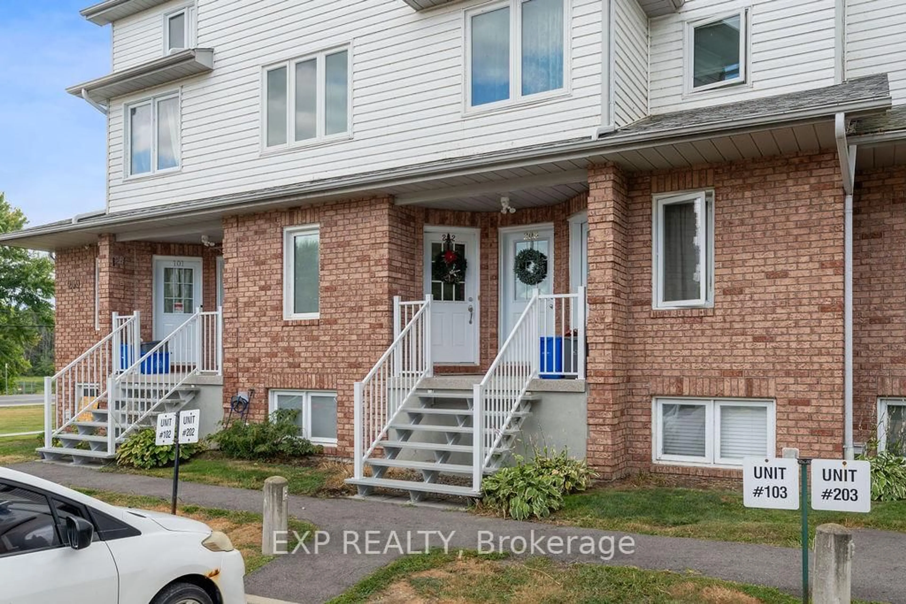 Indoor entryway for 299 Castor St #202, Russell Ontario K4R 1E9