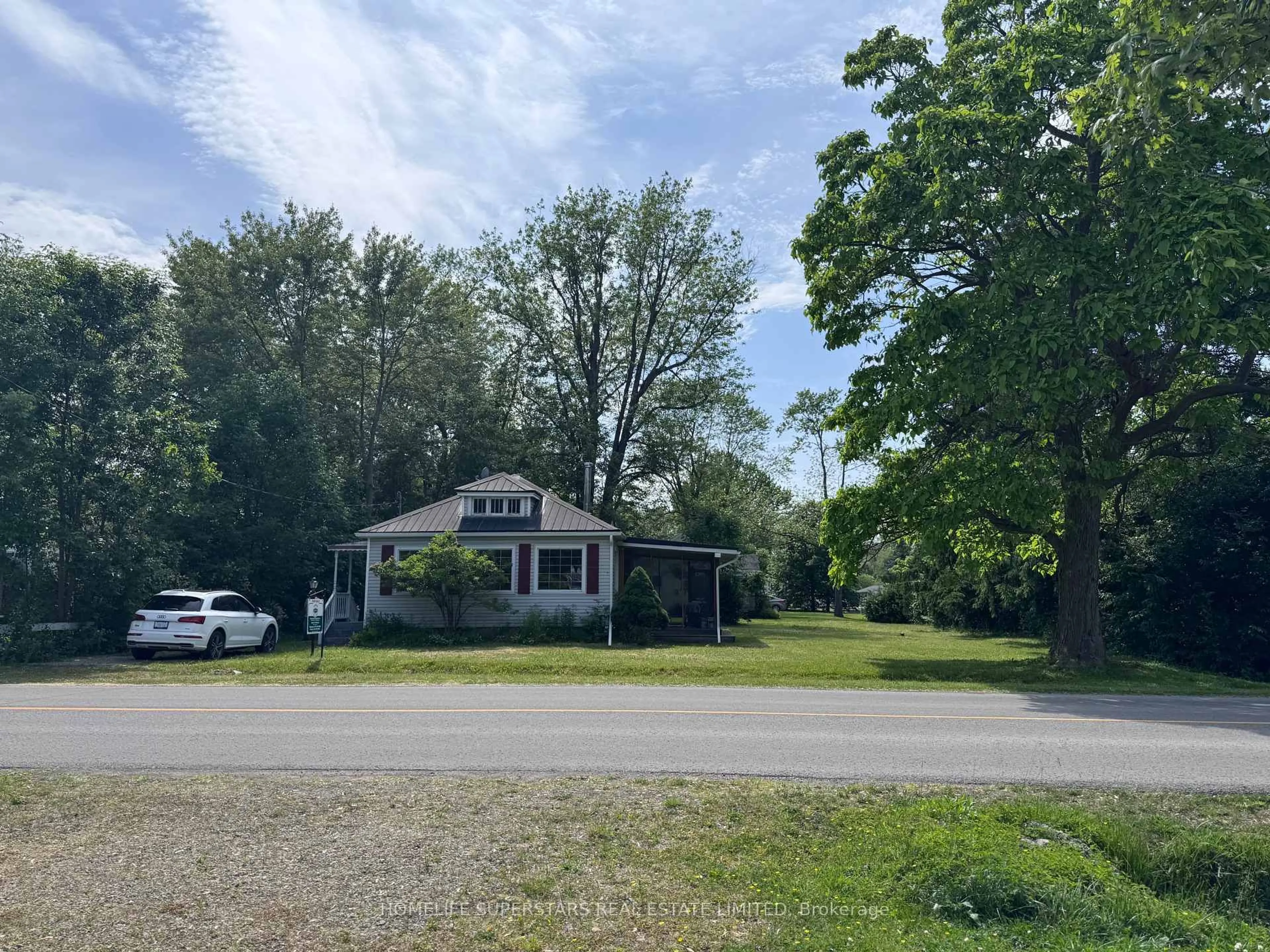 A pic from outside/outdoor area/front of a property/back of a property/a pic from drone, street for 97 Bernard Ave, Fort Erie Ontario L0S 1N0