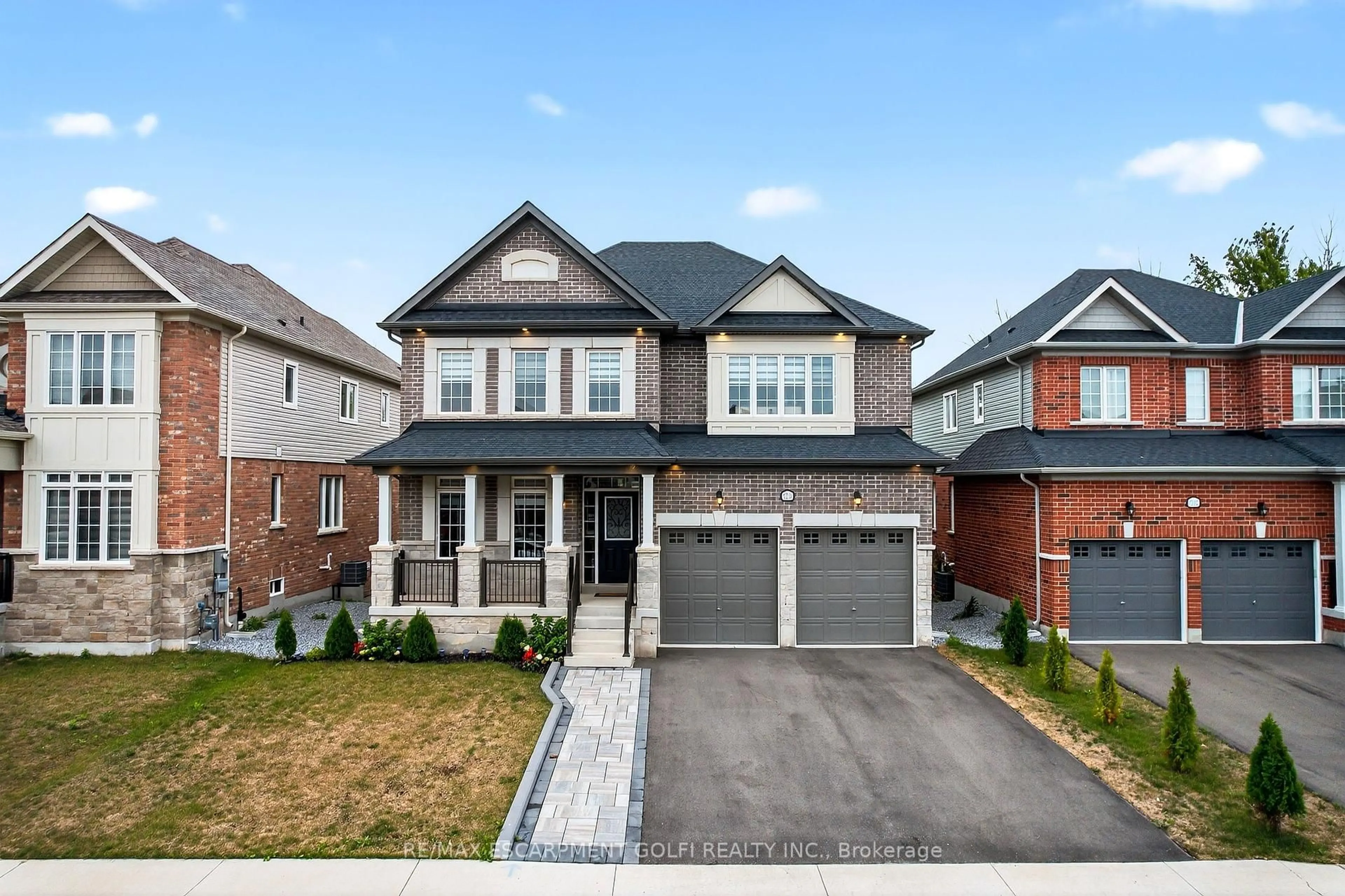 Home with brick exterior material, street for 9234 White Oak Ave, Niagara Falls Ontario L2G 3P6