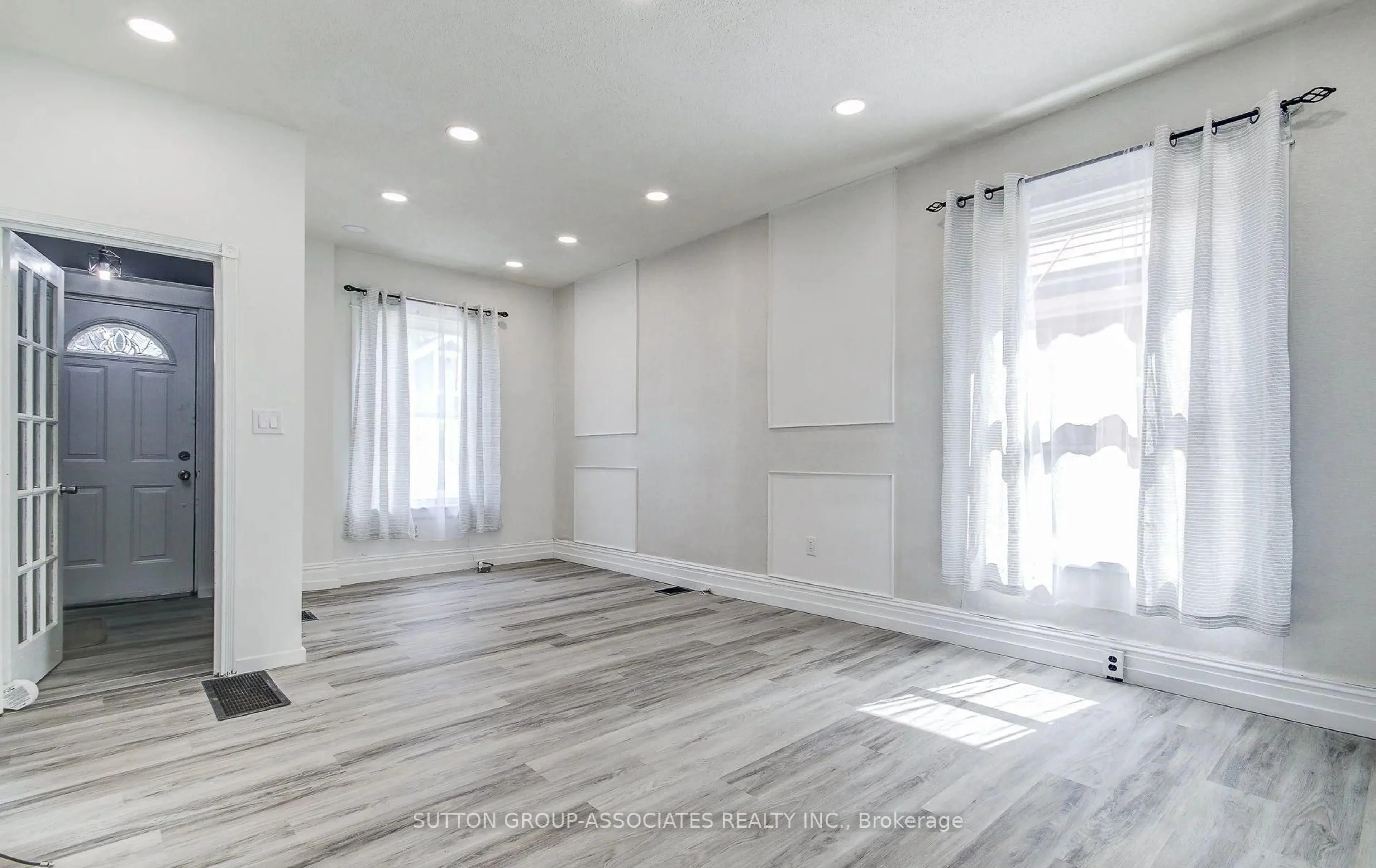 A pic of a room for 12 East 25th St, Hamilton Ontario L8V 3A1