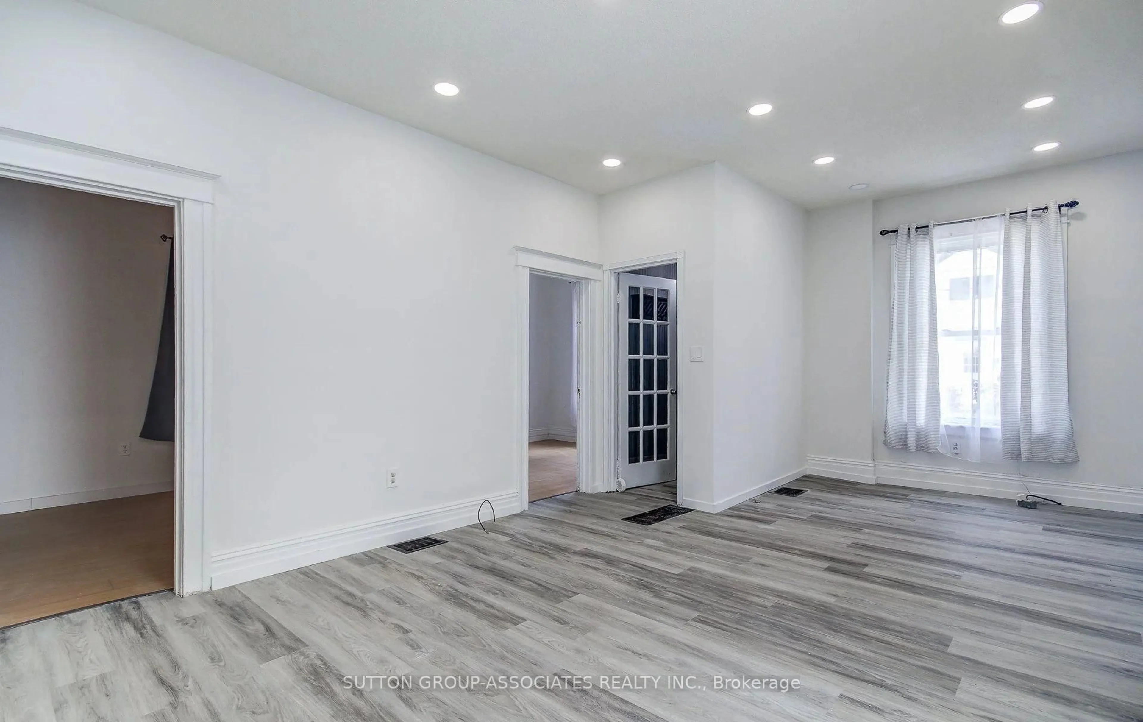 A pic of a room for 12 East 25th St, Hamilton Ontario L8V 3A1