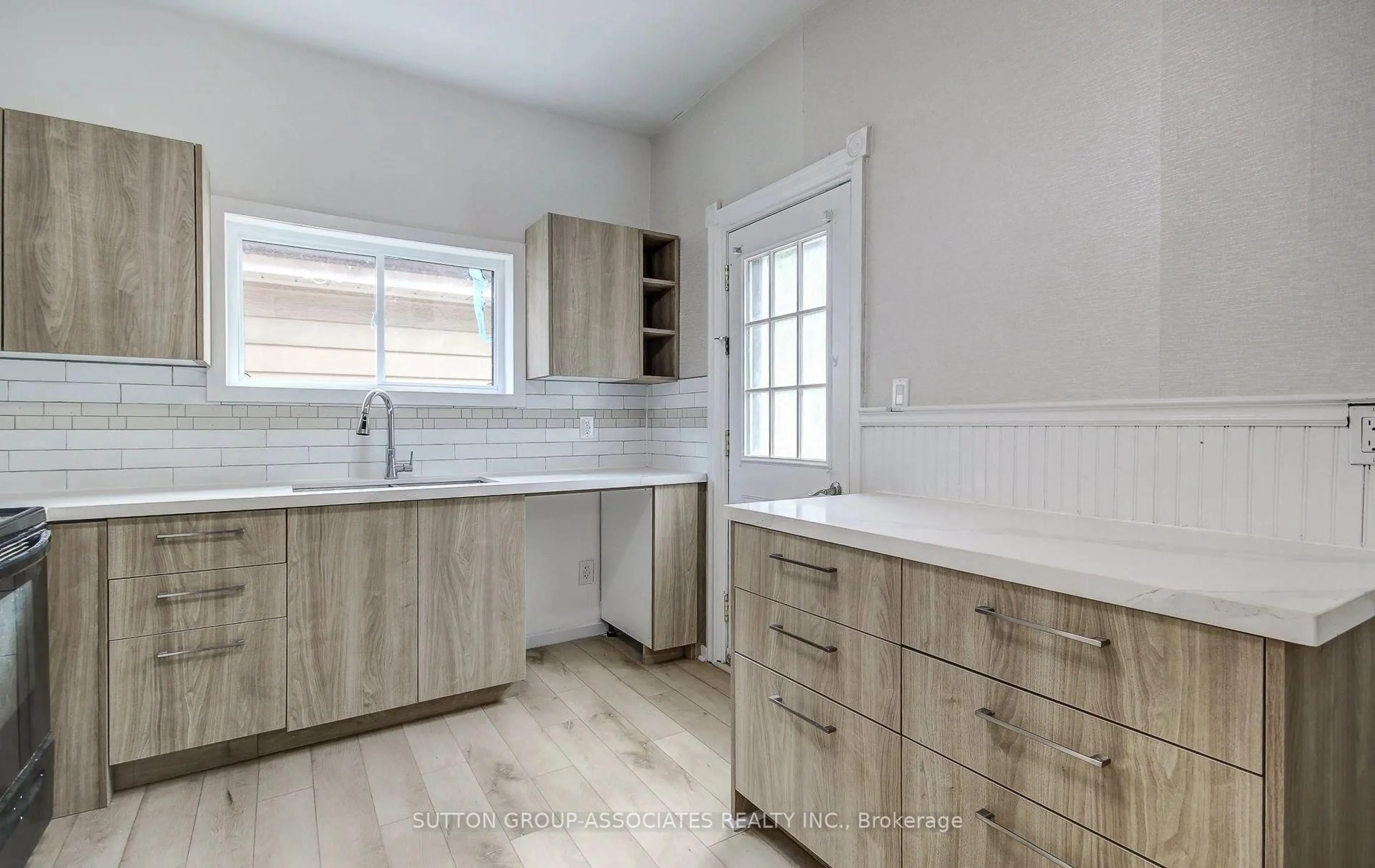 Unknown for 12 East 25th St, Hamilton Ontario L8V 3A1