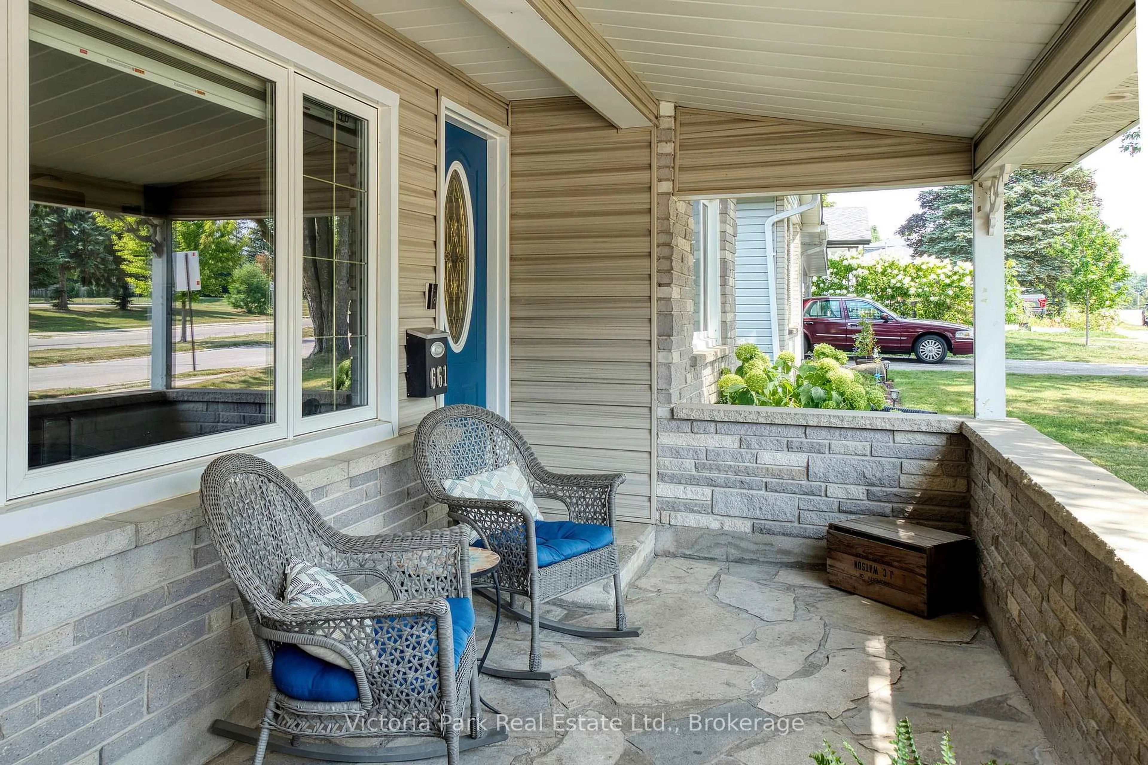 Patio, street for 661 Glen Forrest Blvd, Waterloo Ontario N2L 4K4