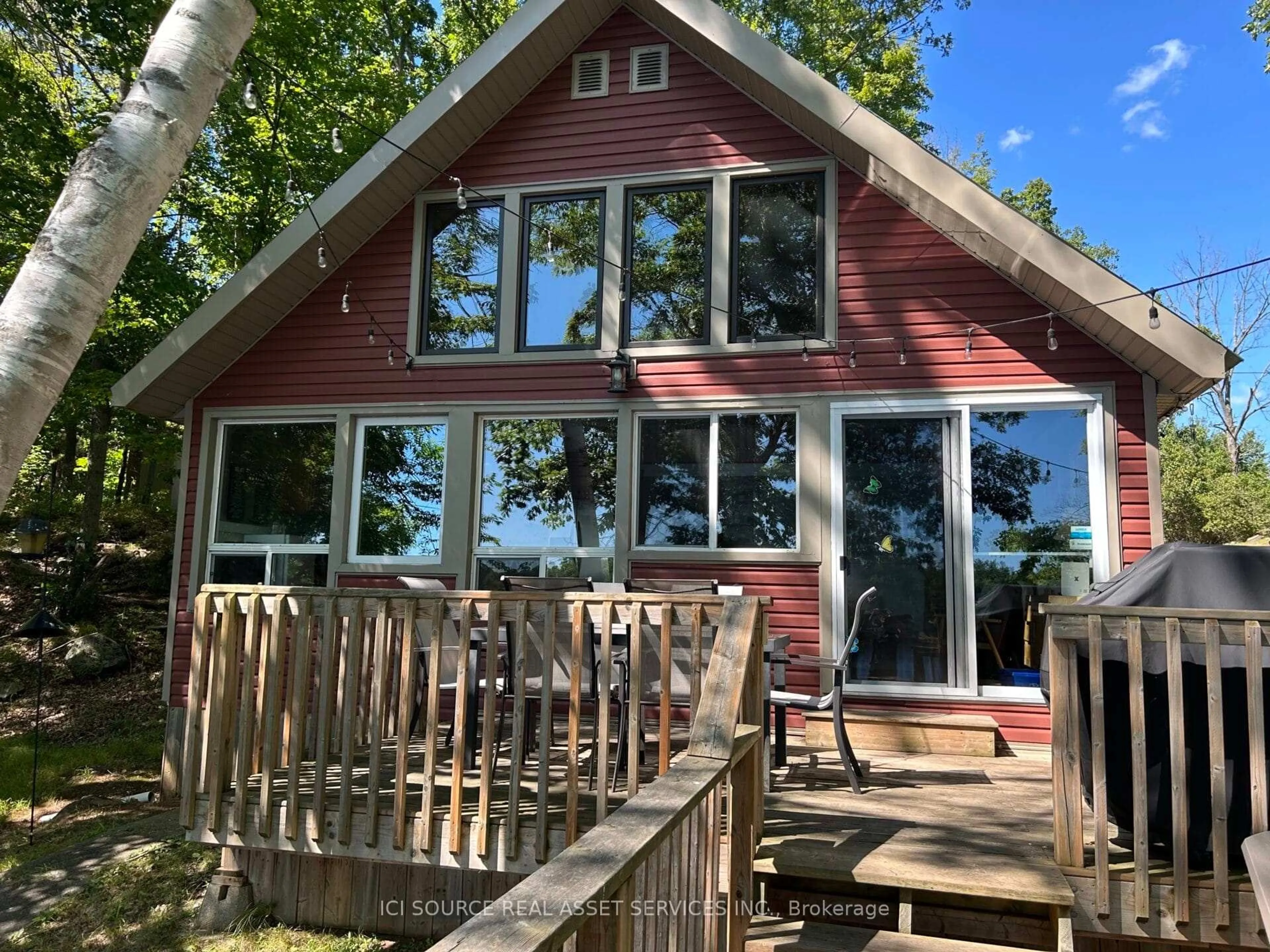 Home with vinyl exterior material, water/lake/river/ocean view for 118 Pero Lane, Hartington Ontario K0H 1W0
