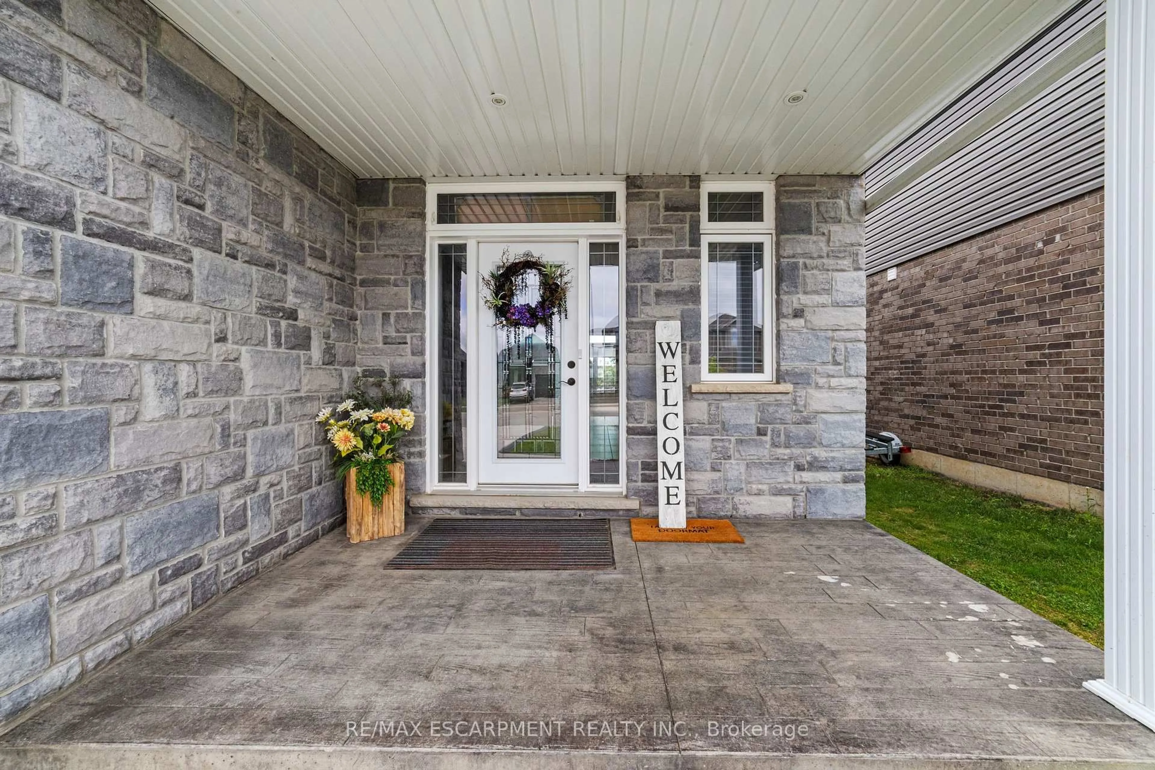 Indoor entryway for 106 LAFAYETTE St, Haldimand Ontario N0A 1J0