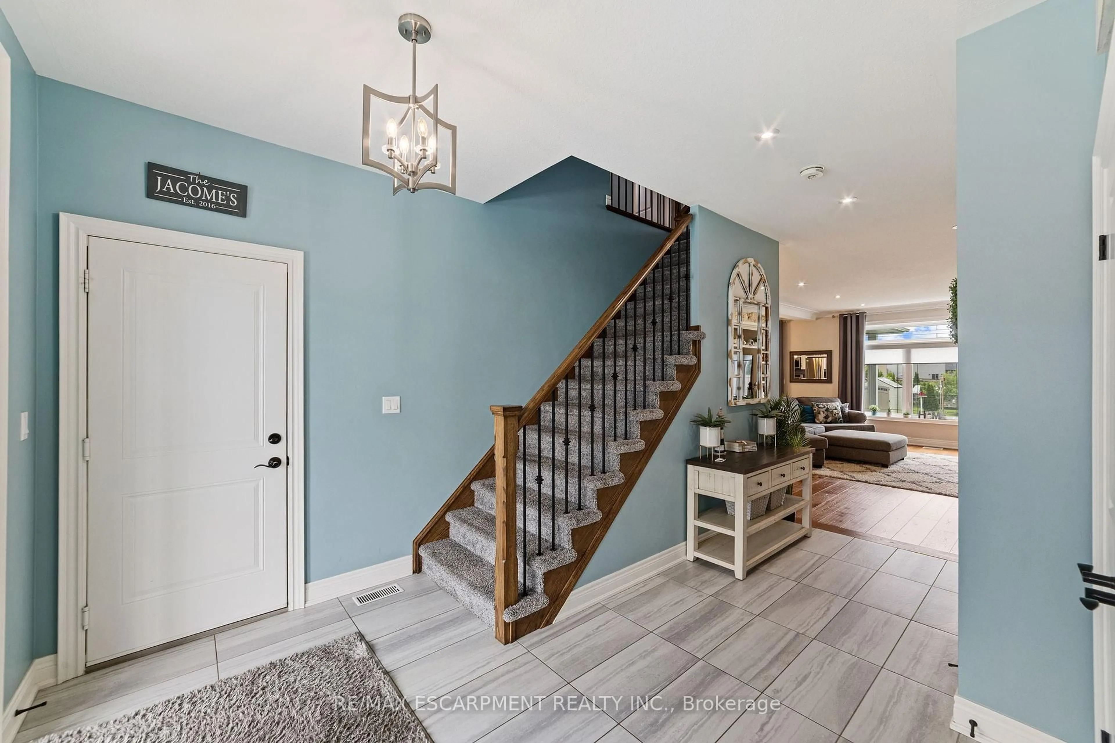 Indoor entryway for 106 LAFAYETTE St, Haldimand Ontario N0A 1J0
