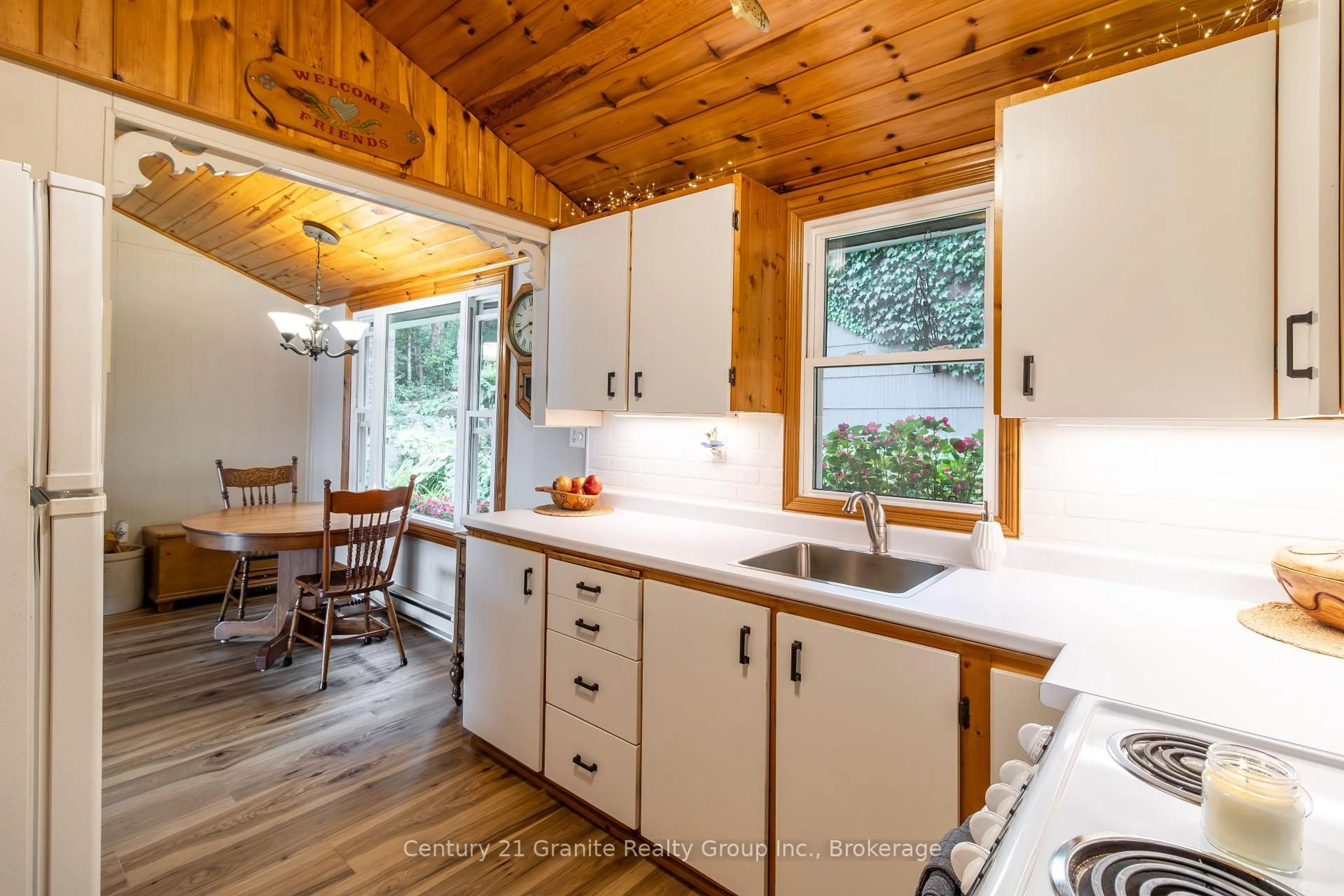 Open concept kitchen, unknown for 1528 Dignan Rd, Dysart et al Ontario K0M 1S0
