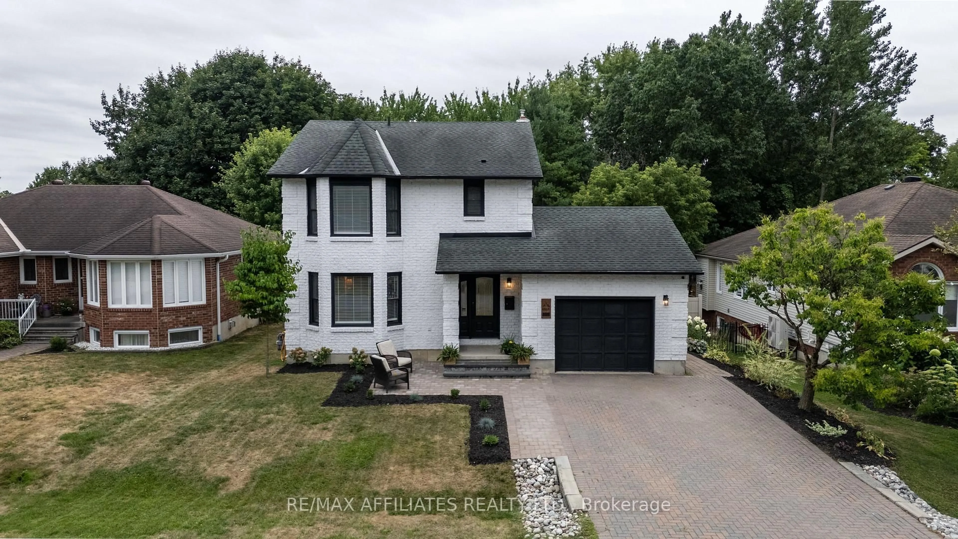 A pic from outside/outdoor area/front of a property/back of a property/a pic from drone, street for 2C Baxter Dr, Brockville Ontario K6V 3T8