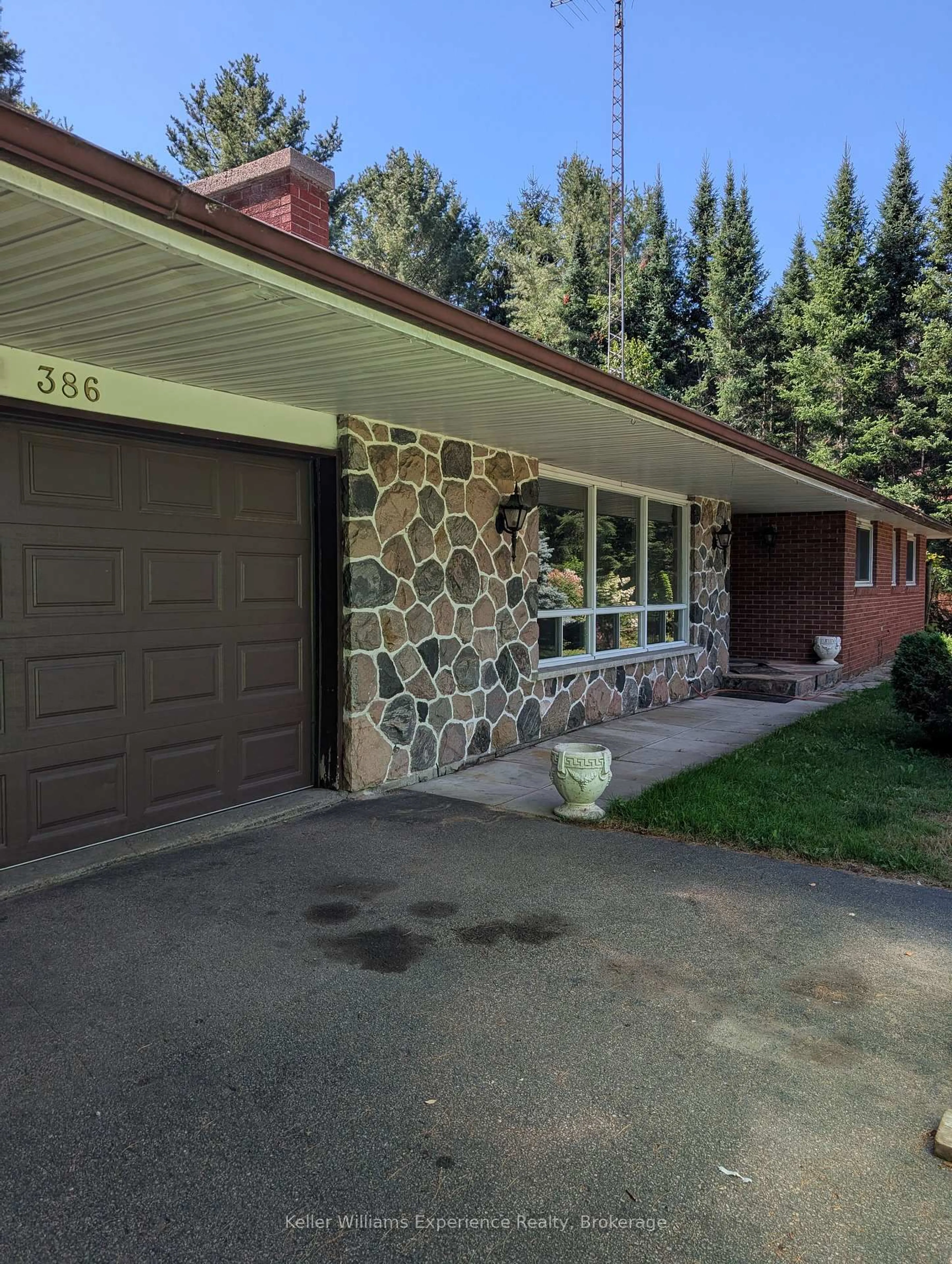 Home with brick exterior material, street for 386 Beaumont Dr, Bracebridge Ontario P1L 1X2