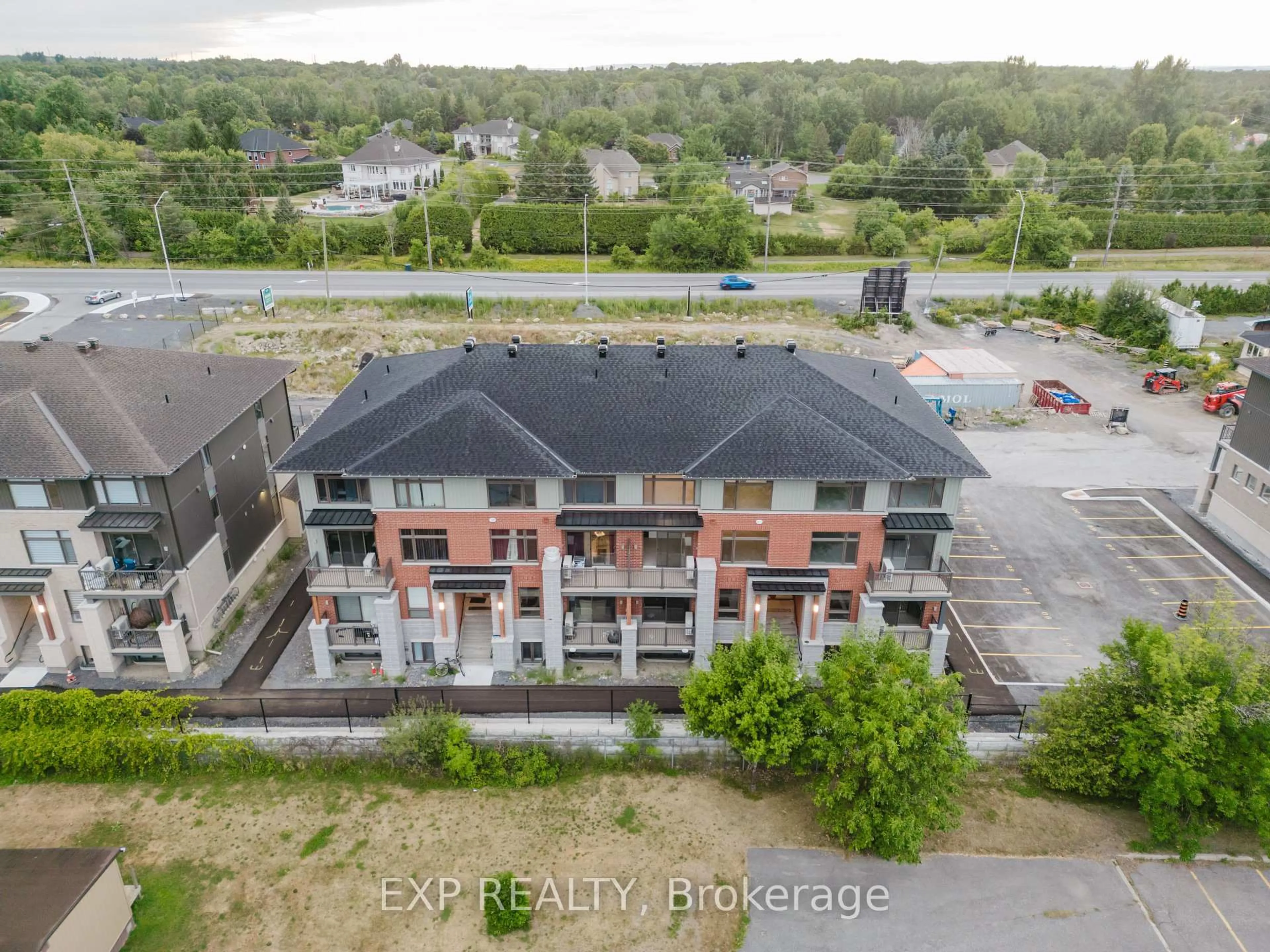 A pic from outside/outdoor area/front of a property/back of a property/a pic from drone, building for 827 Silhouette Private, Ottawa Ontario K2J 4S3