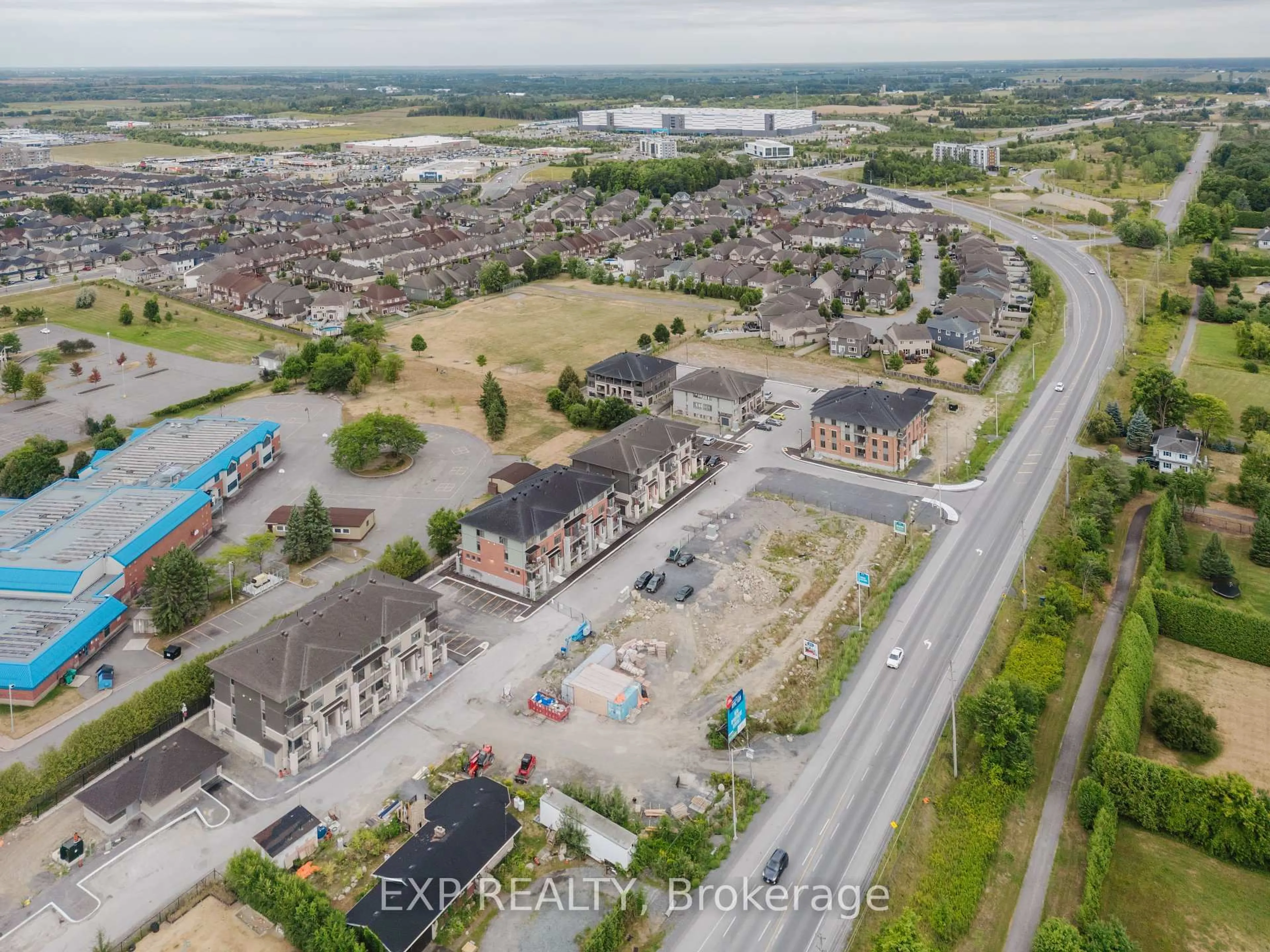 A pic from outside/outdoor area/front of a property/back of a property/a pic from drone, unknown for 827 Silhouette Private, Ottawa Ontario K2J 4S3