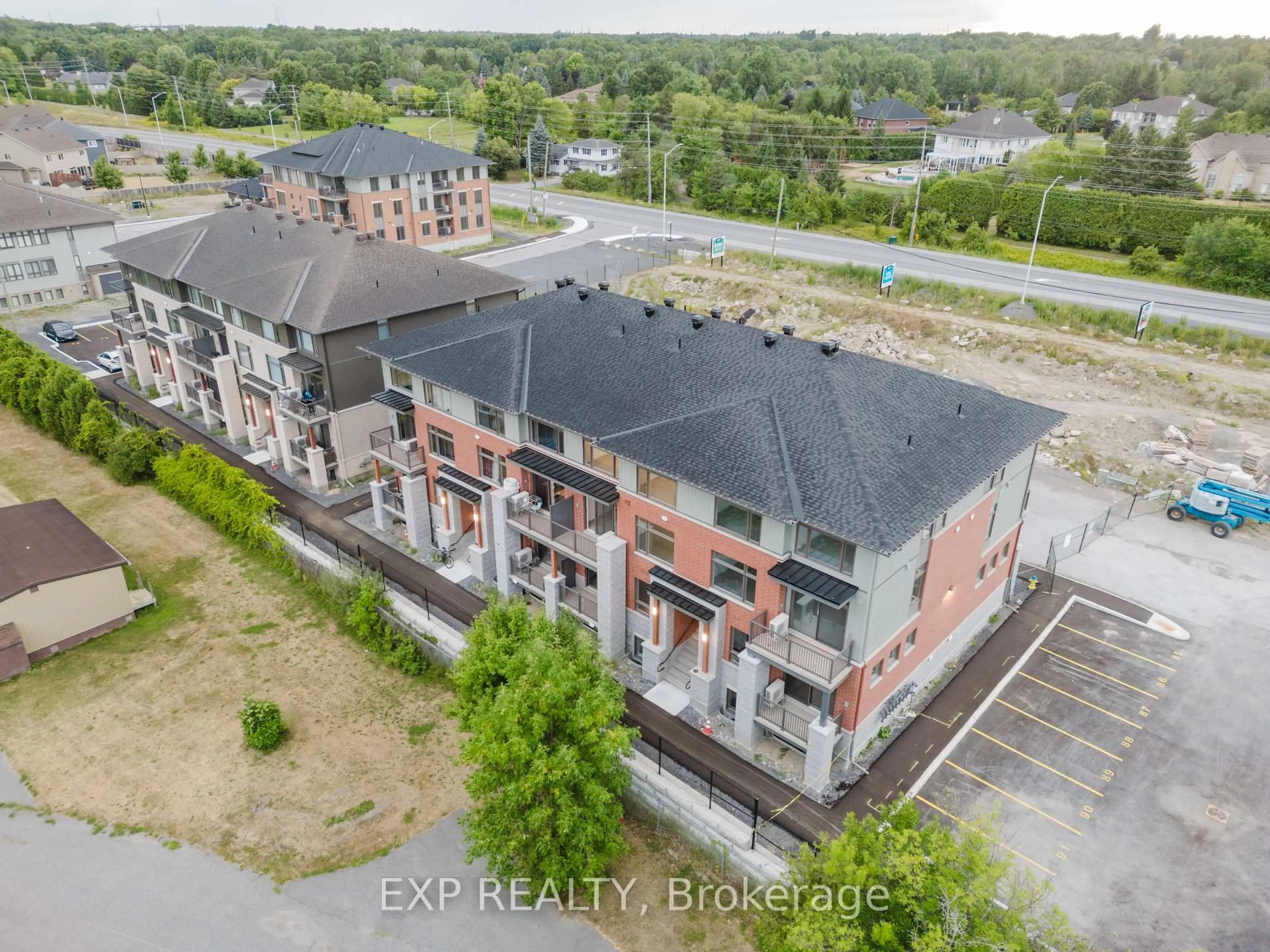 A pic from outside/outdoor area/front of a property/back of a property/a pic from drone, building for 827 Silhouette Private, Ottawa Ontario K2J 4S3