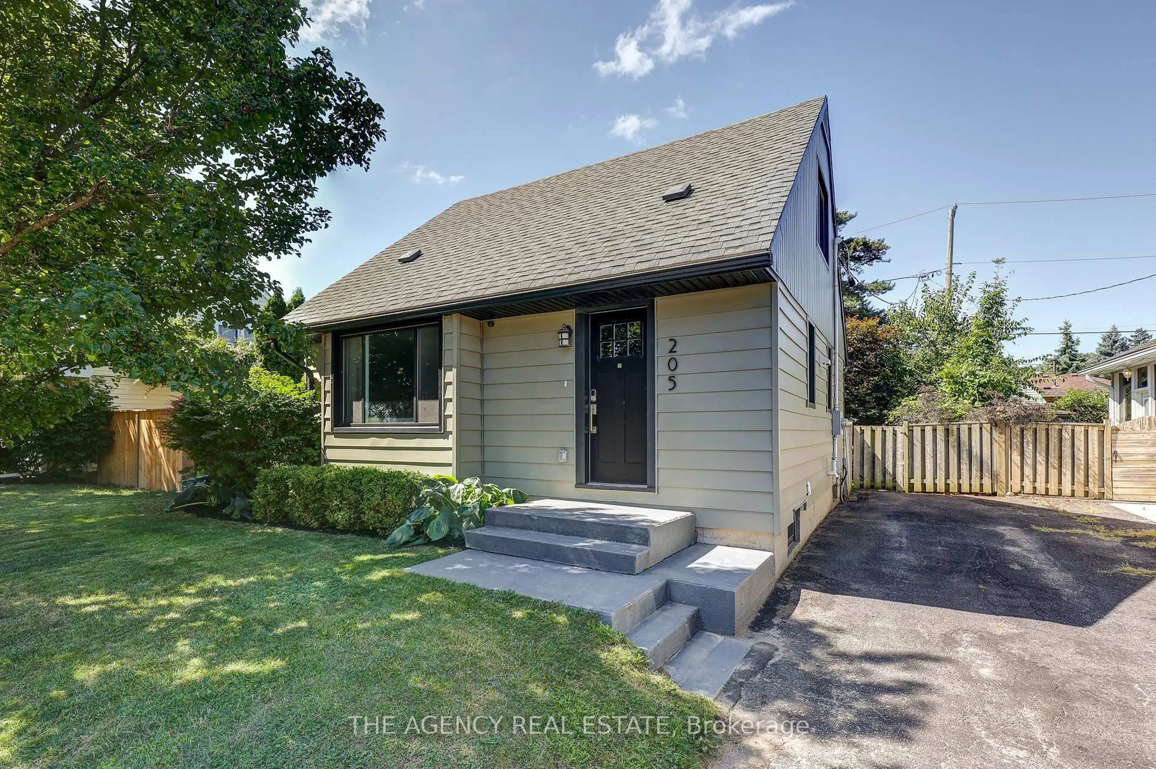 Unknown for 205 Rhine Ave, London East Ontario N5Y 1C7
