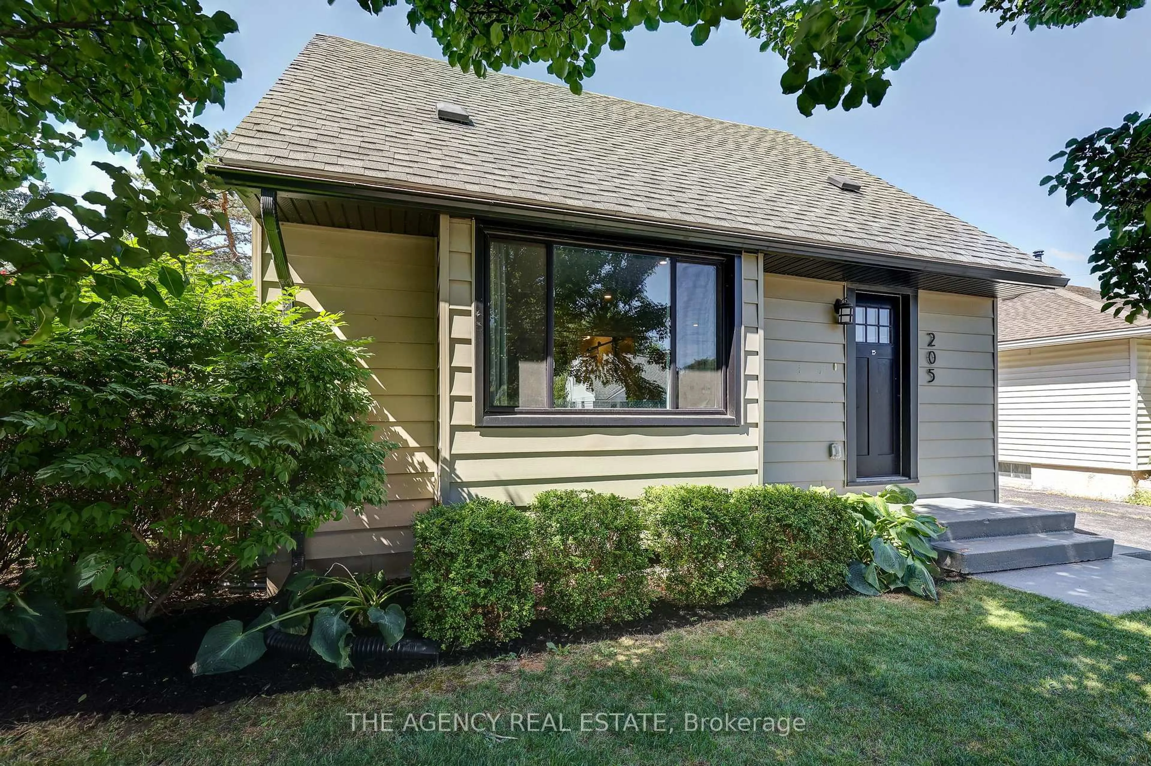 Home with vinyl exterior material, street for 205 Rhine Ave, London East Ontario N5Y 1C7
