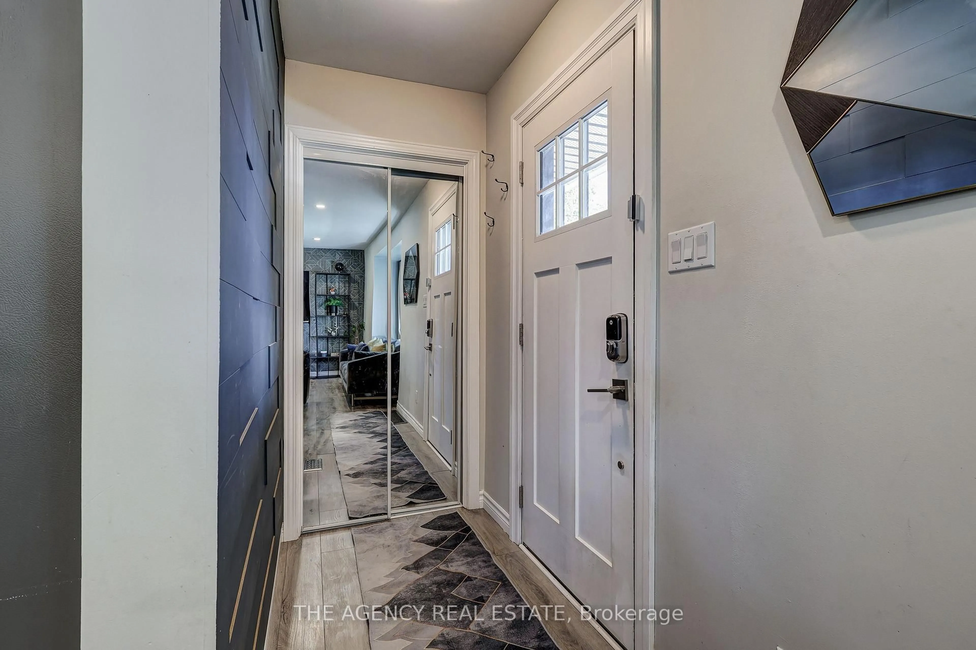 Indoor entryway for 205 Rhine Ave, London East Ontario N5Y 1C7