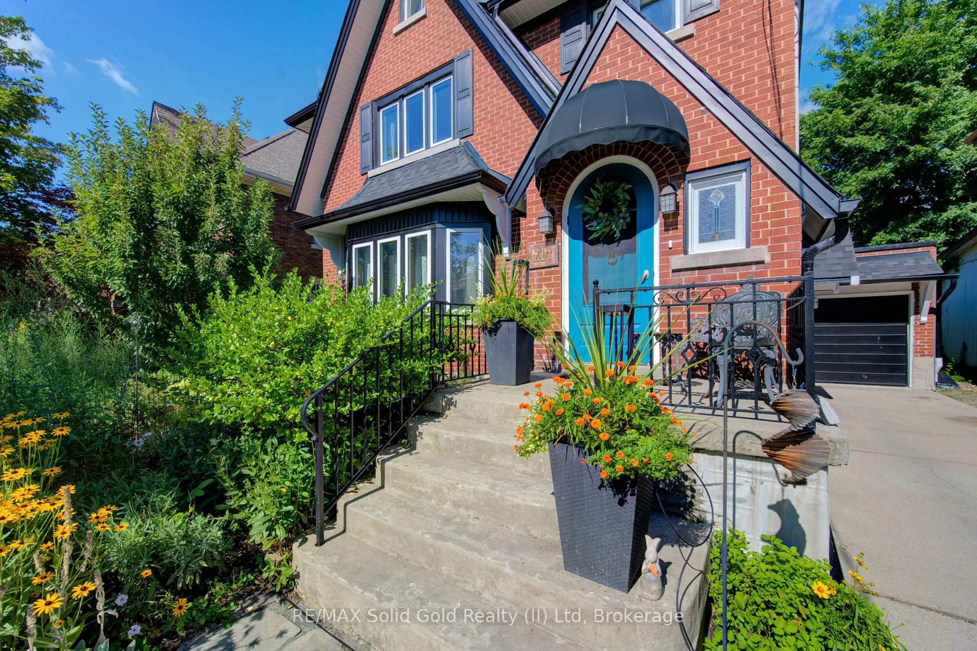 Home with brick exterior material, street for 214 Lydia St, Kitchener Ontario N2H 1W3