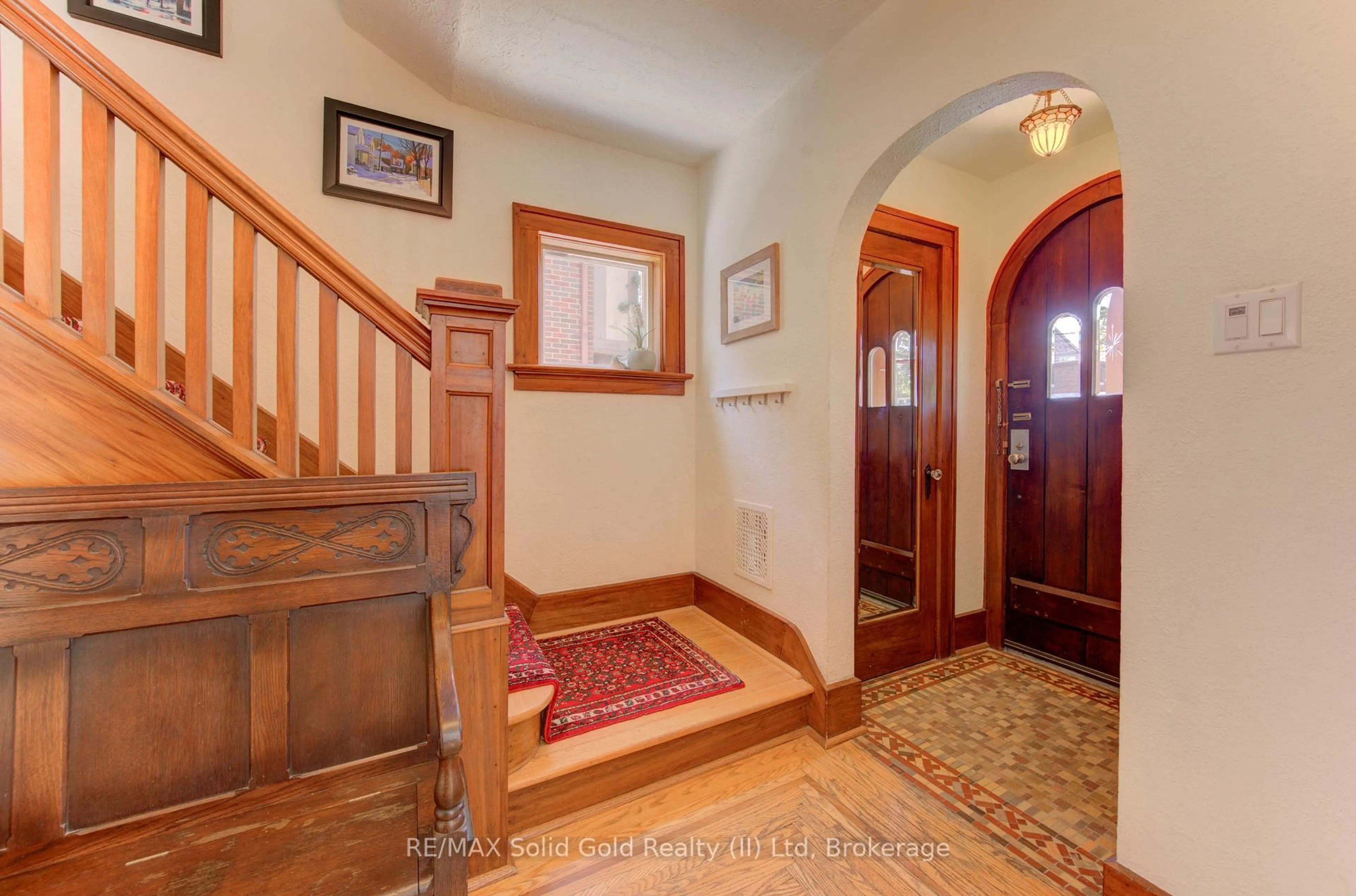 Indoor entryway for 214 Lydia St, Kitchener Ontario N2H 1W3