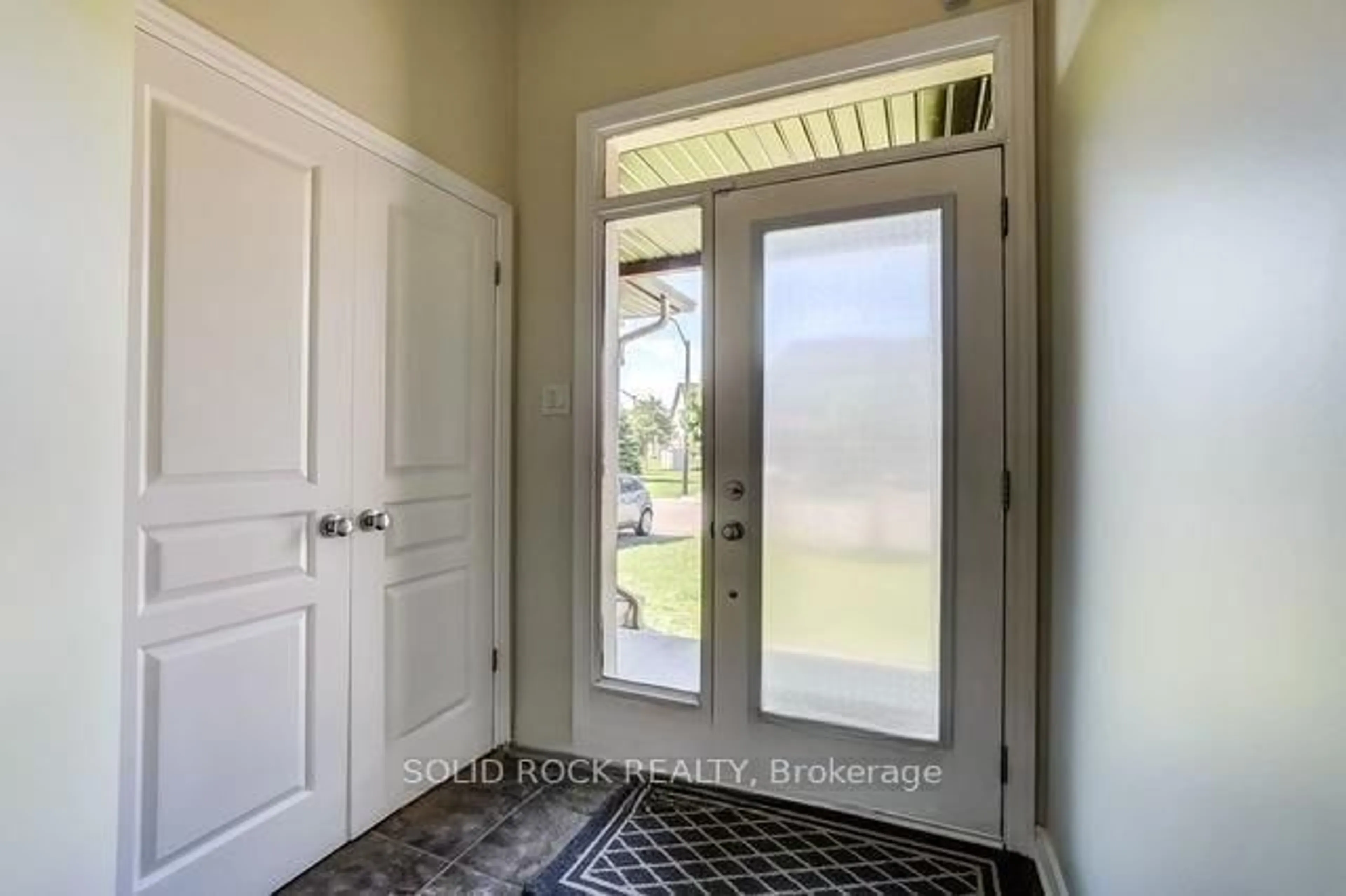 Indoor entryway for 604 Tennant Way, Ottawa Ontario K4M 0C6