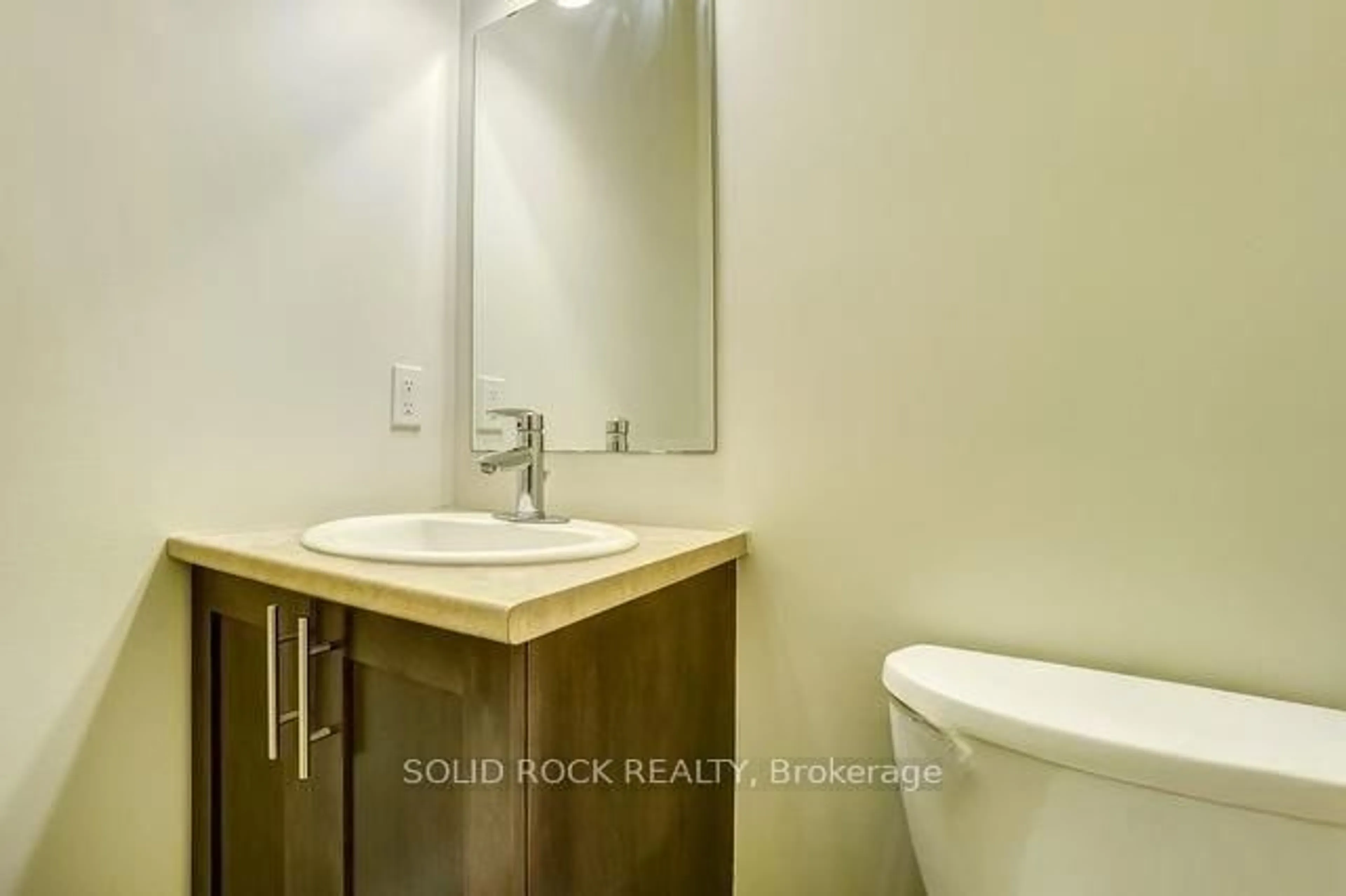 Standard bathroom, unknown for 604 Tennant Way, Ottawa Ontario K4M 0C6