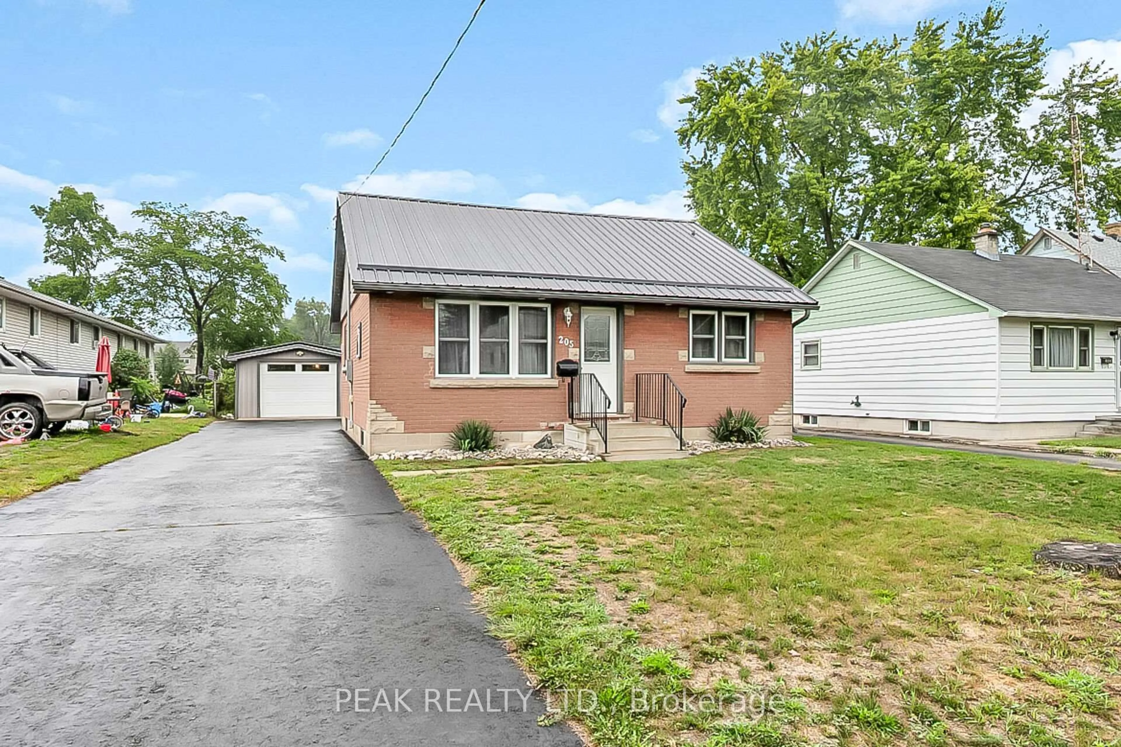 Unknown for 205 Crysler St, Norfolk Ontario N4B 1H9