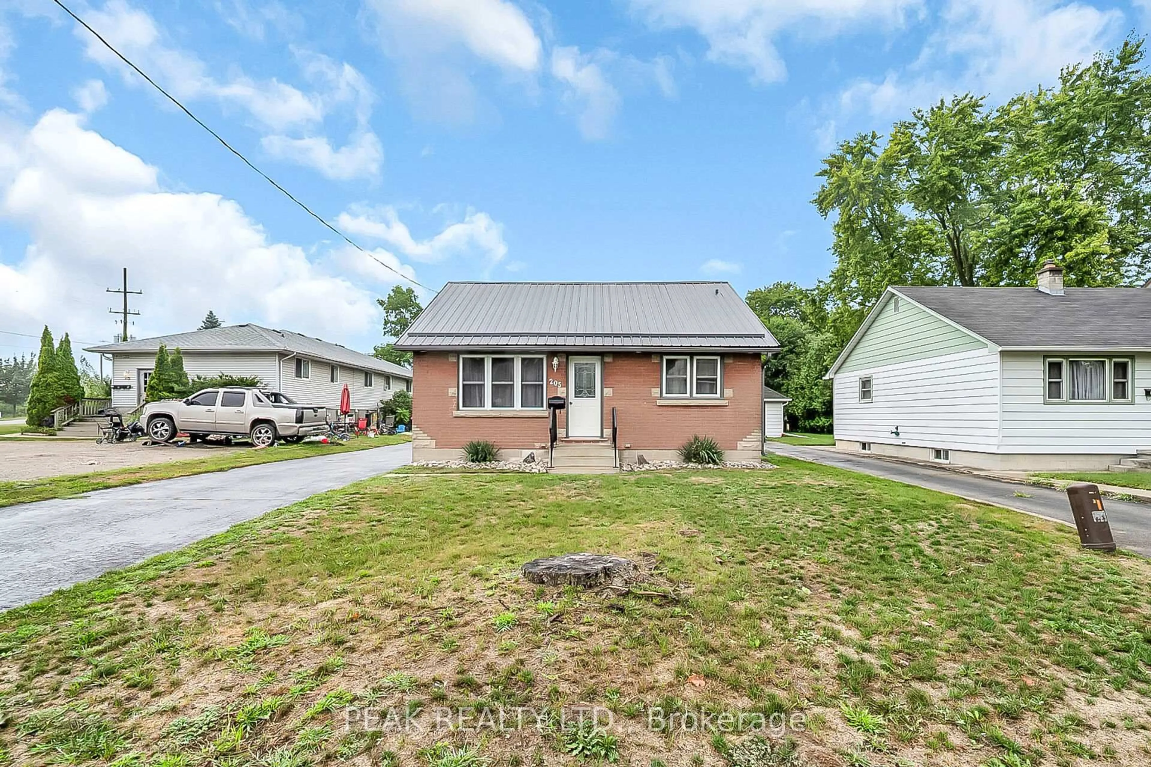 Unknown for 205 Crysler St, Norfolk Ontario N4B 1H9
