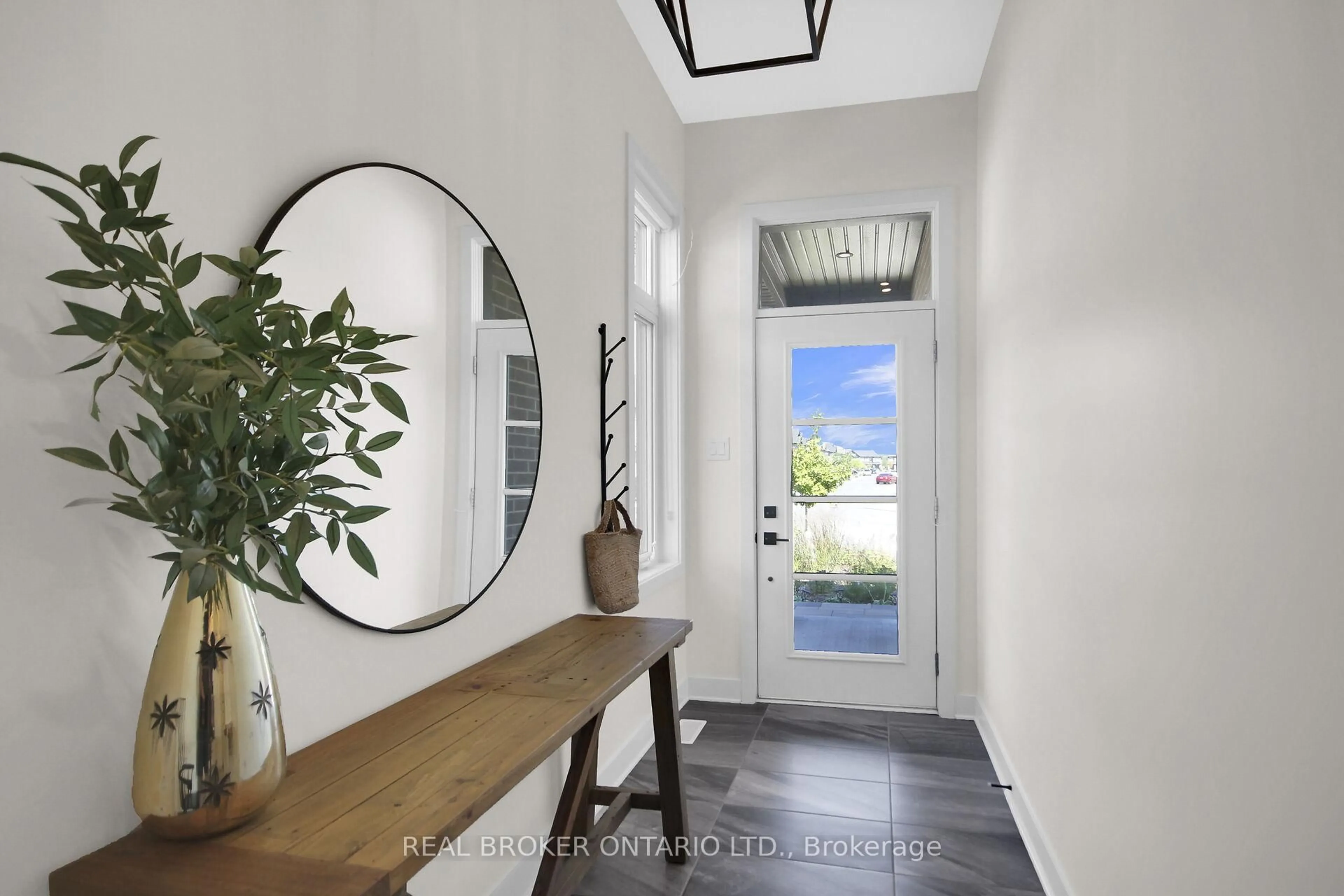 Indoor entryway for 134 Crevasse Rd, Ottawa Ontario K1W 0P9