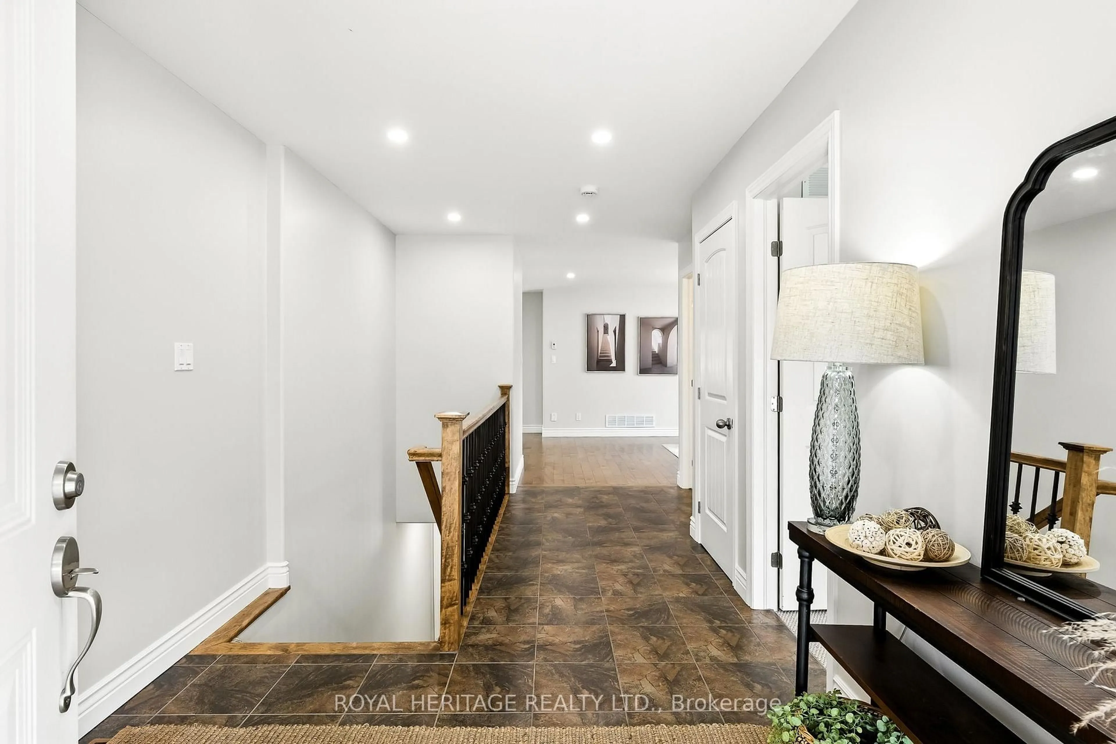 Indoor entryway for 38 Alice St, Brighton Ontario K0K 1H0