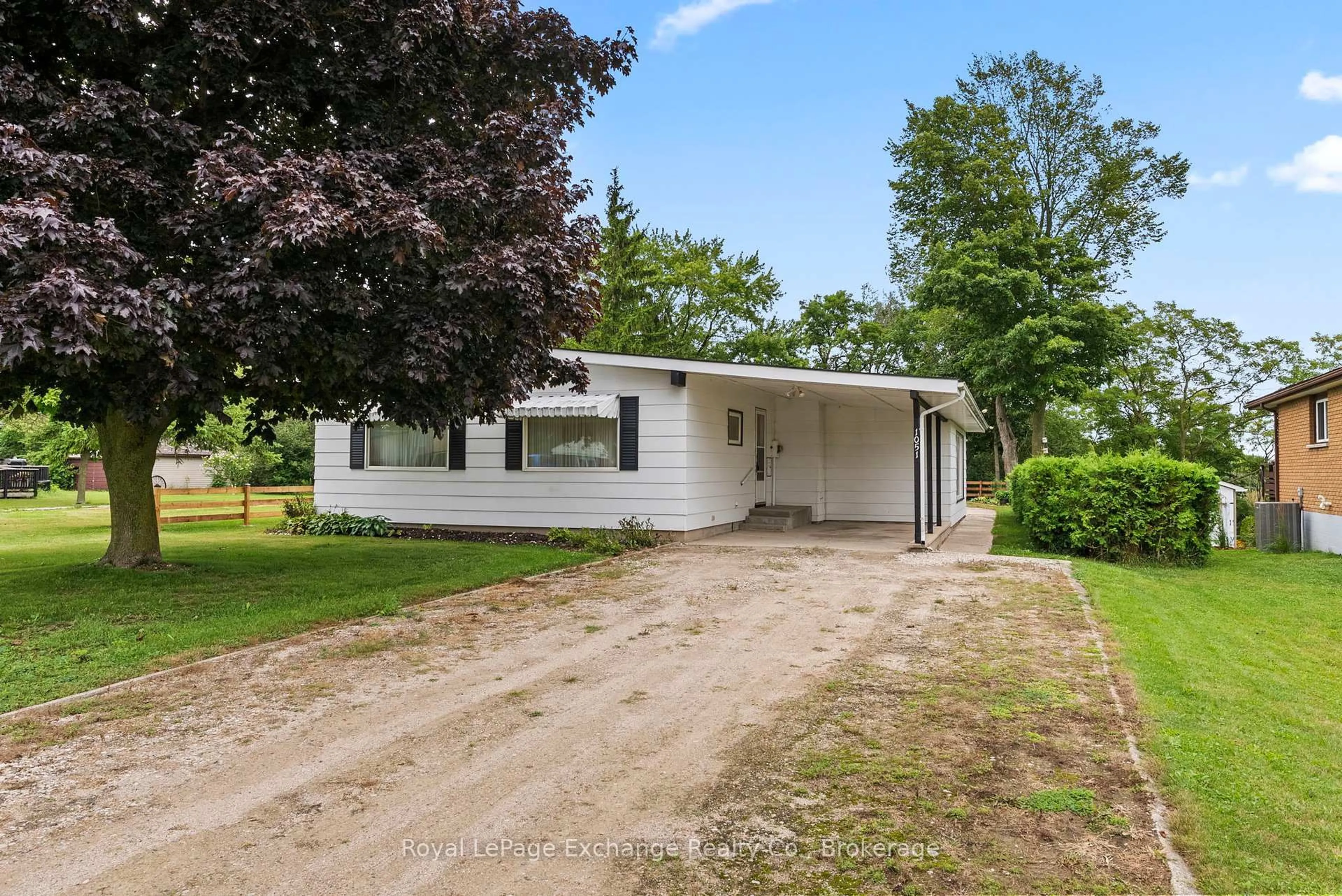 A pic from outside/outdoor area/front of a property/back of a property/a pic from drone, street for 1051 Sutton St, Kincardine Ontario N2Z 2G1