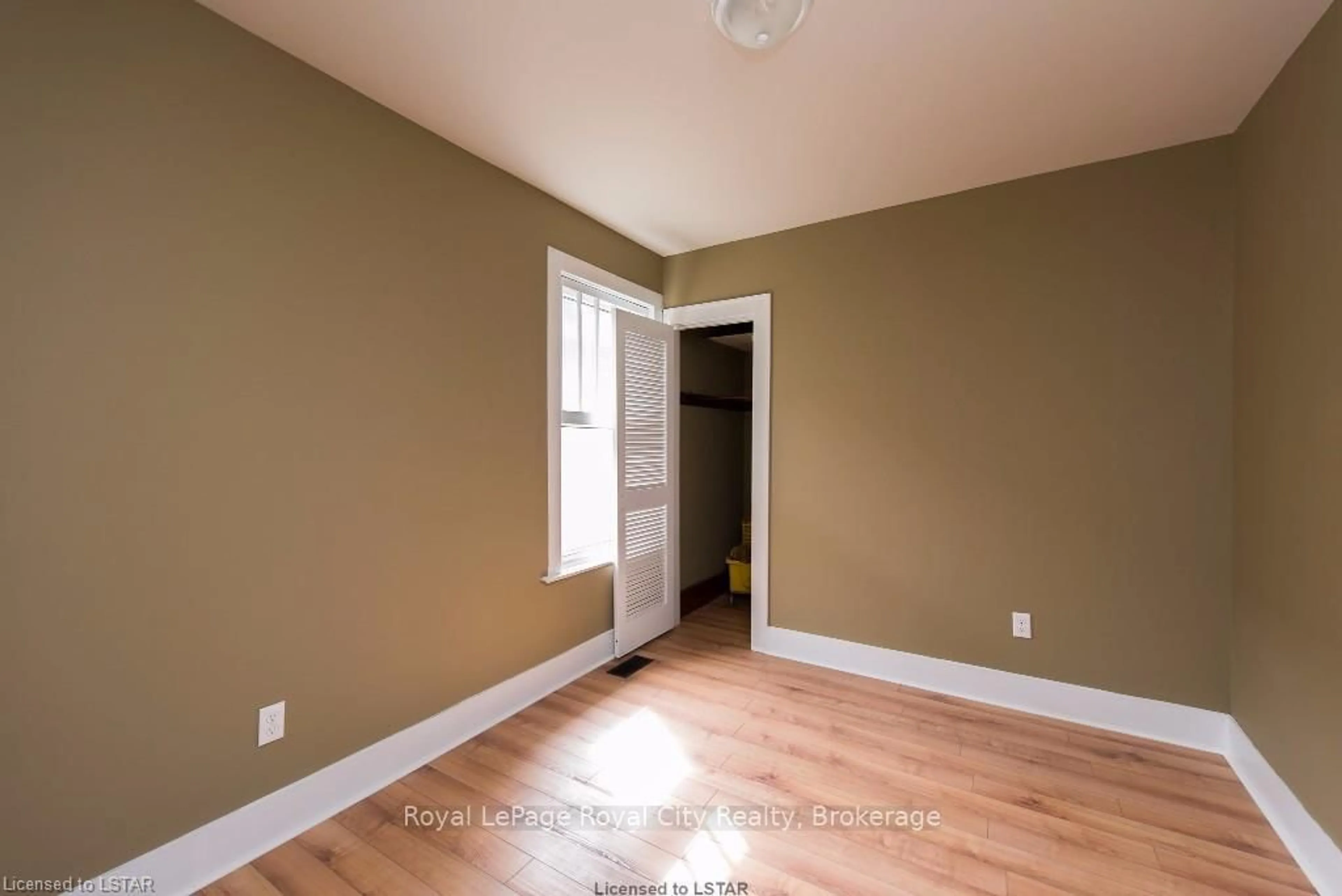 A pic of a room for 87 Stanley St, London South Ontario N6C 1B3