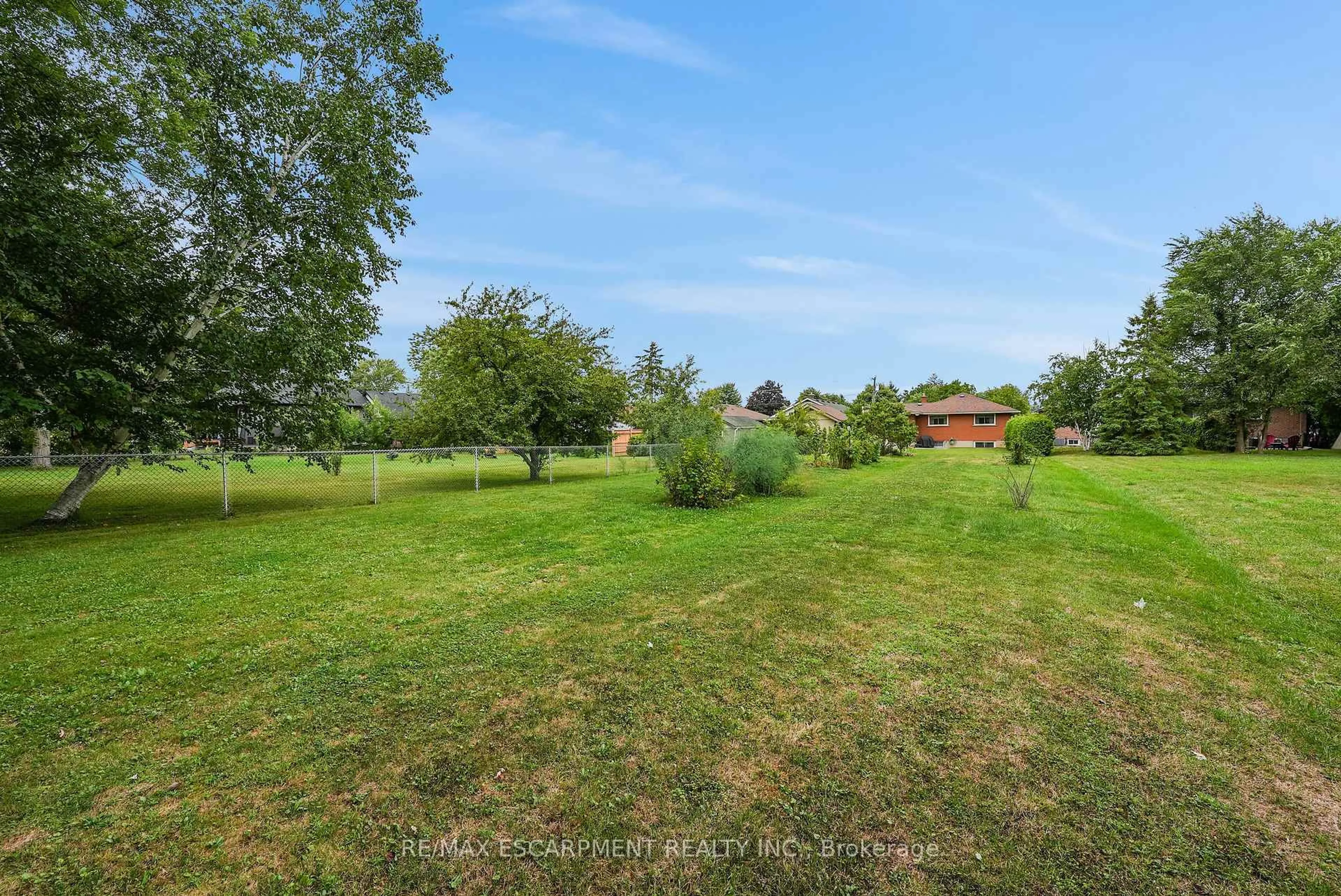 A pic from outside/outdoor area/front of a property/back of a property/a pic from drone, unknown for 50 Louth St, St. Catharines Ontario L2S 2T4