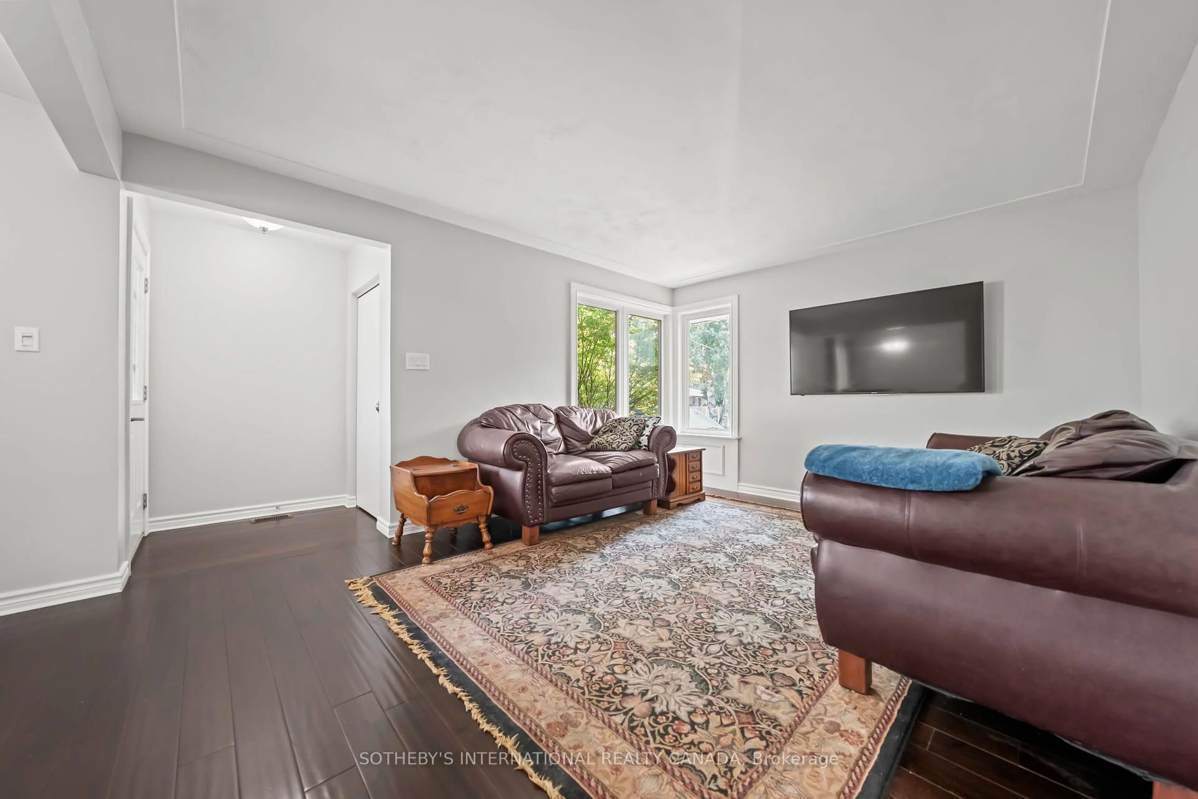 Living room with furniture, unknown for 1679 Holley Cres, Cambridge Ontario N3H 2S4