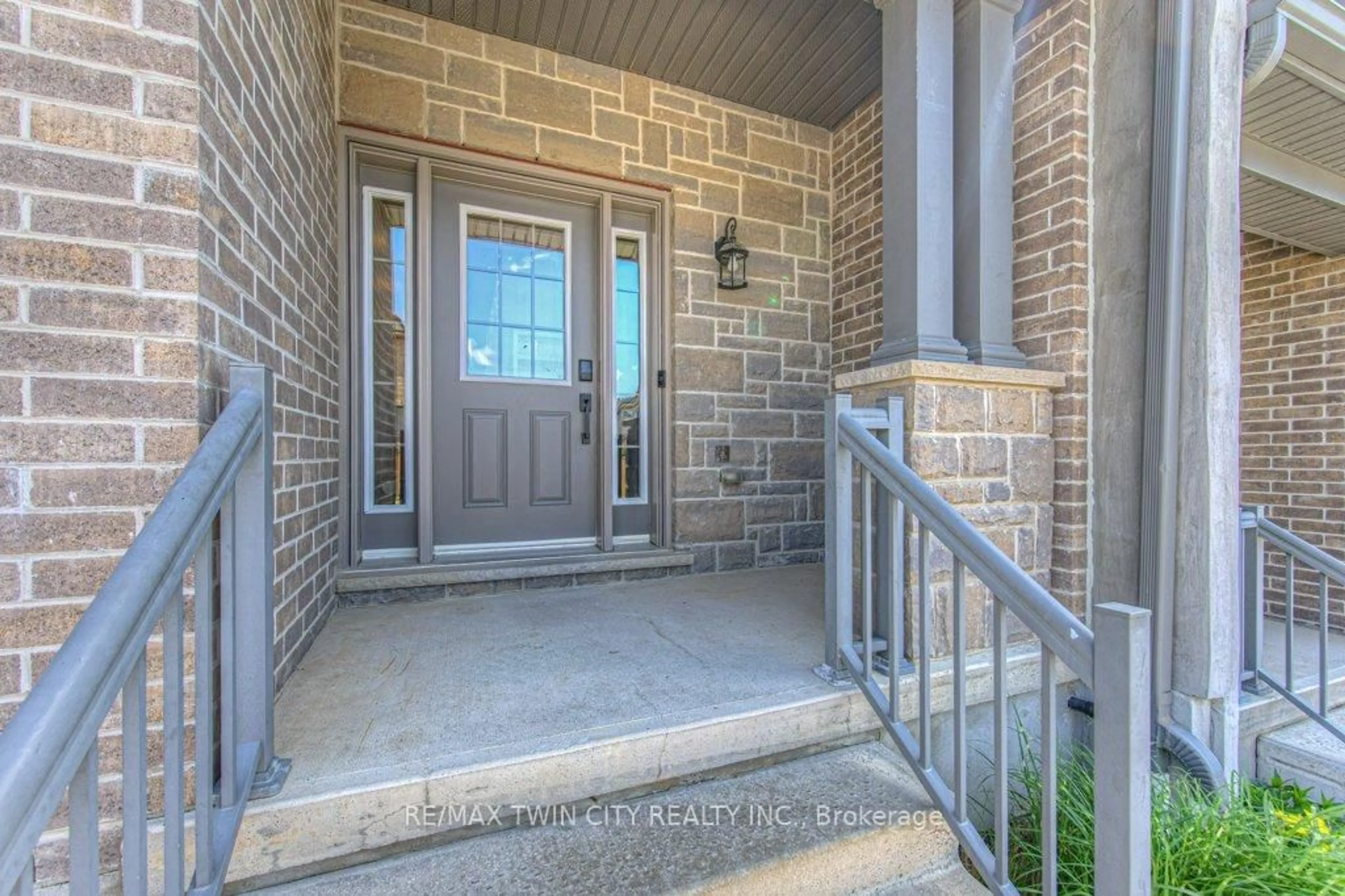 Indoor entryway for 302 Ginseng St, Waterloo Ontario N2V 0B3
