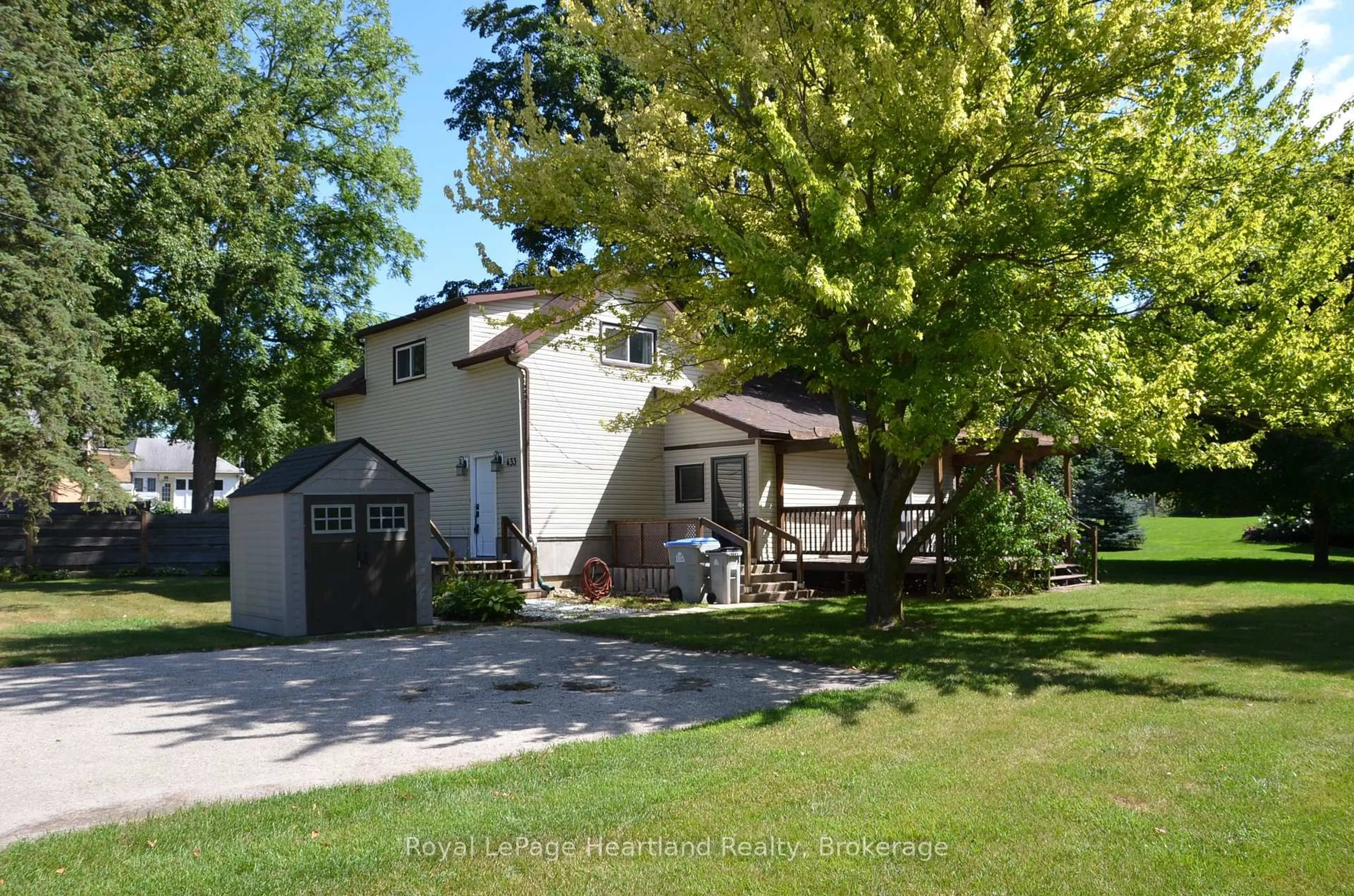 A pic from outside/outdoor area/front of a property/back of a property/a pic from drone, street for 433 ALBERT St, Huron East Ontario N0G 1H0