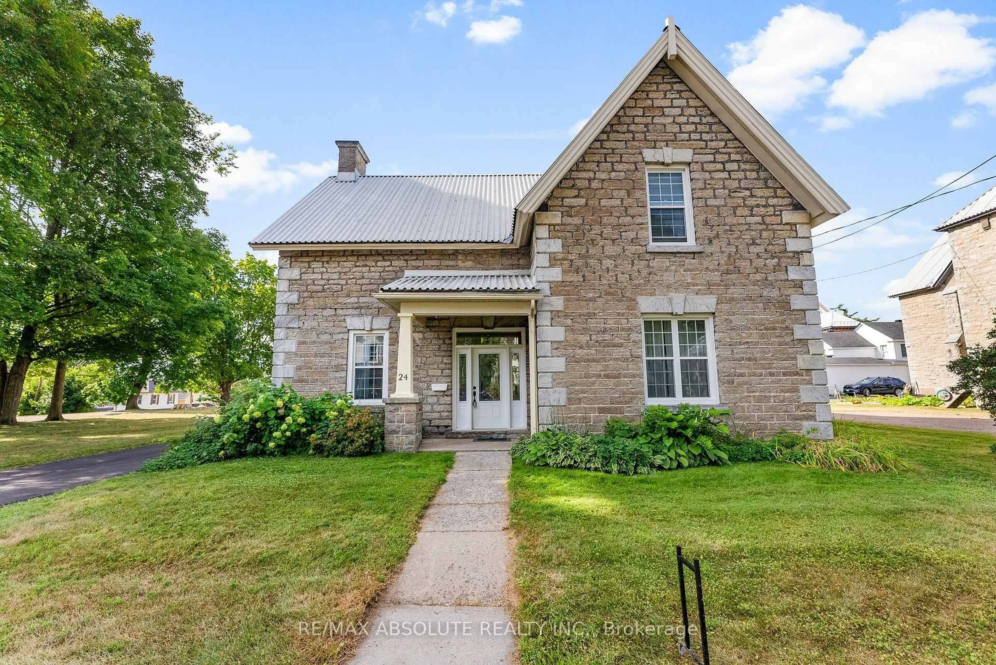 Home with brick exterior material, building for 24 Ottawa St, Arnprior Ontario K7S 1W8