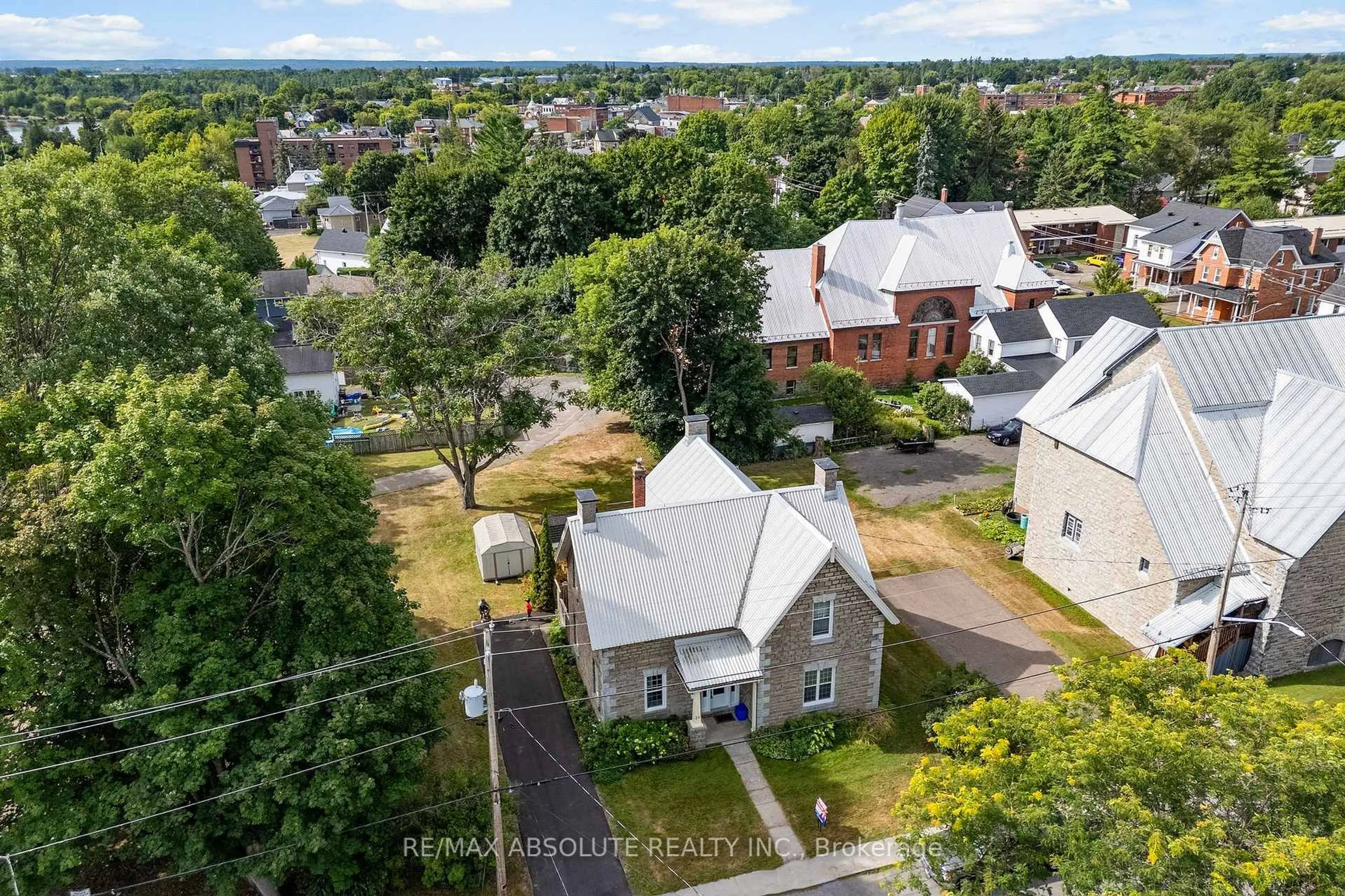 A pic from outside/outdoor area/front of a property/back of a property/a pic from drone, city buildings view from balcony for 24 Ottawa St, Arnprior Ontario K7S 1W8