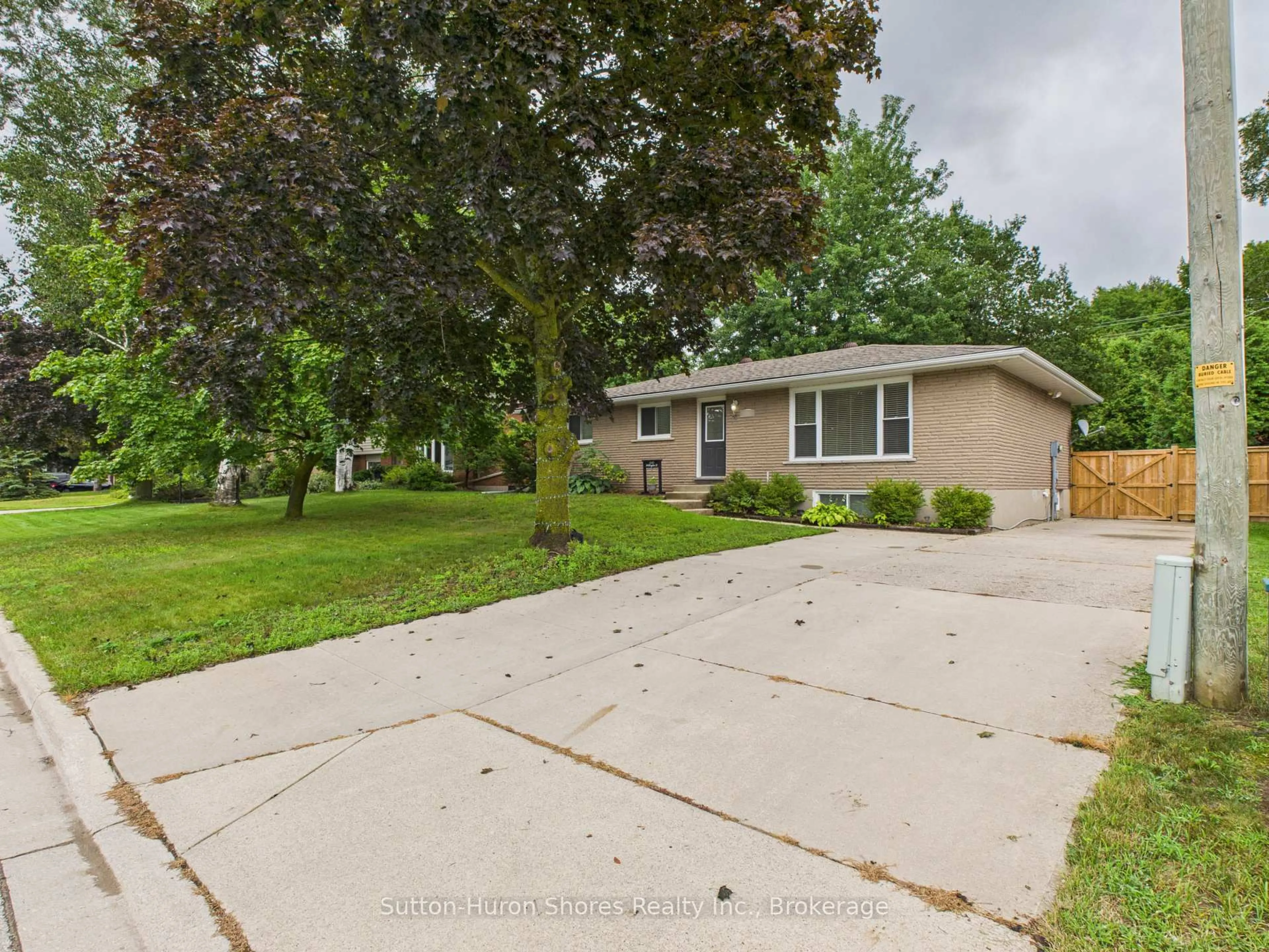 Unknown for 1049 Wellington St, Saugeen Shores Ontario N0H 2C3