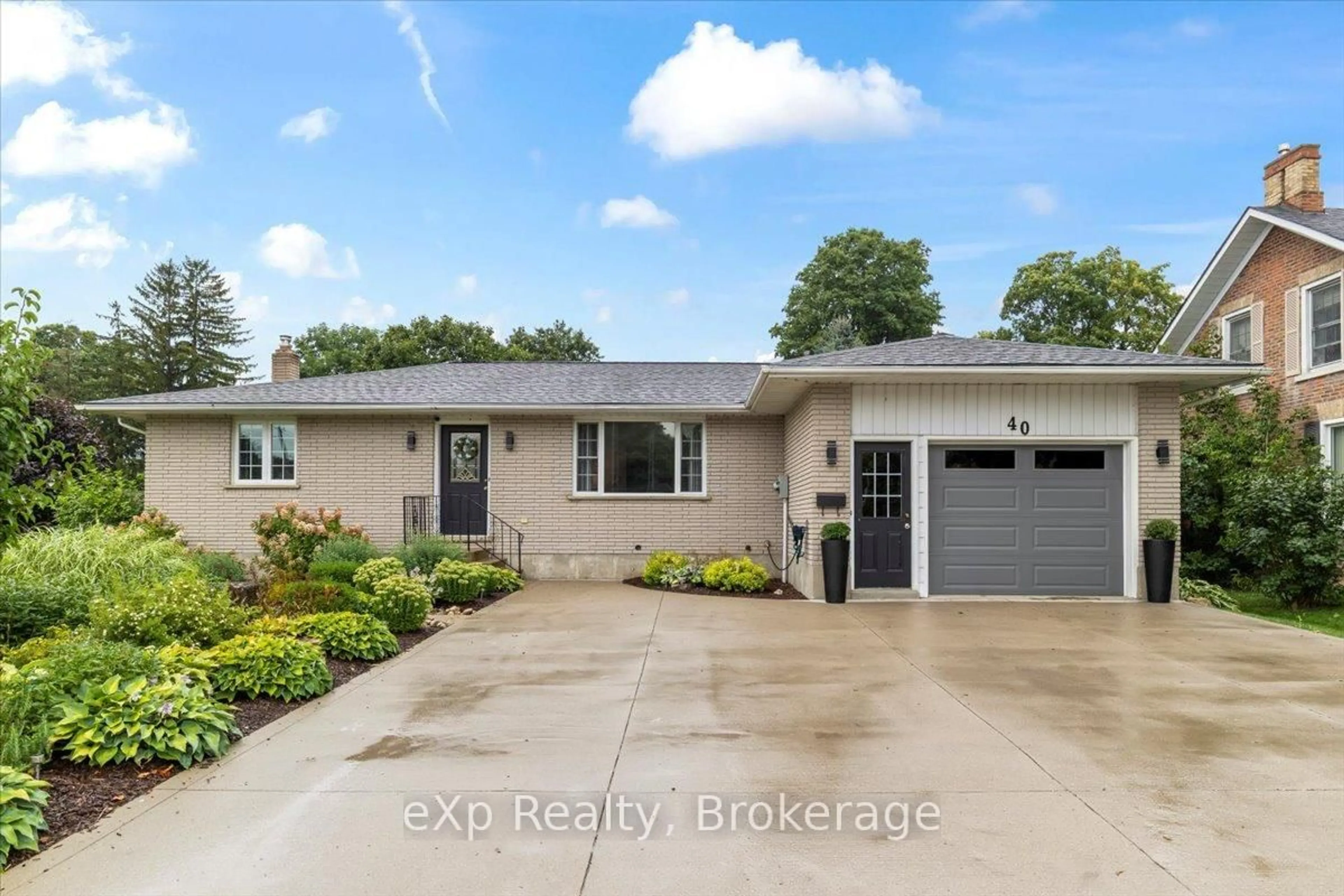 Home with vinyl exterior material, street for 40 Arthur St, Minto Ontario N0G 1Z0