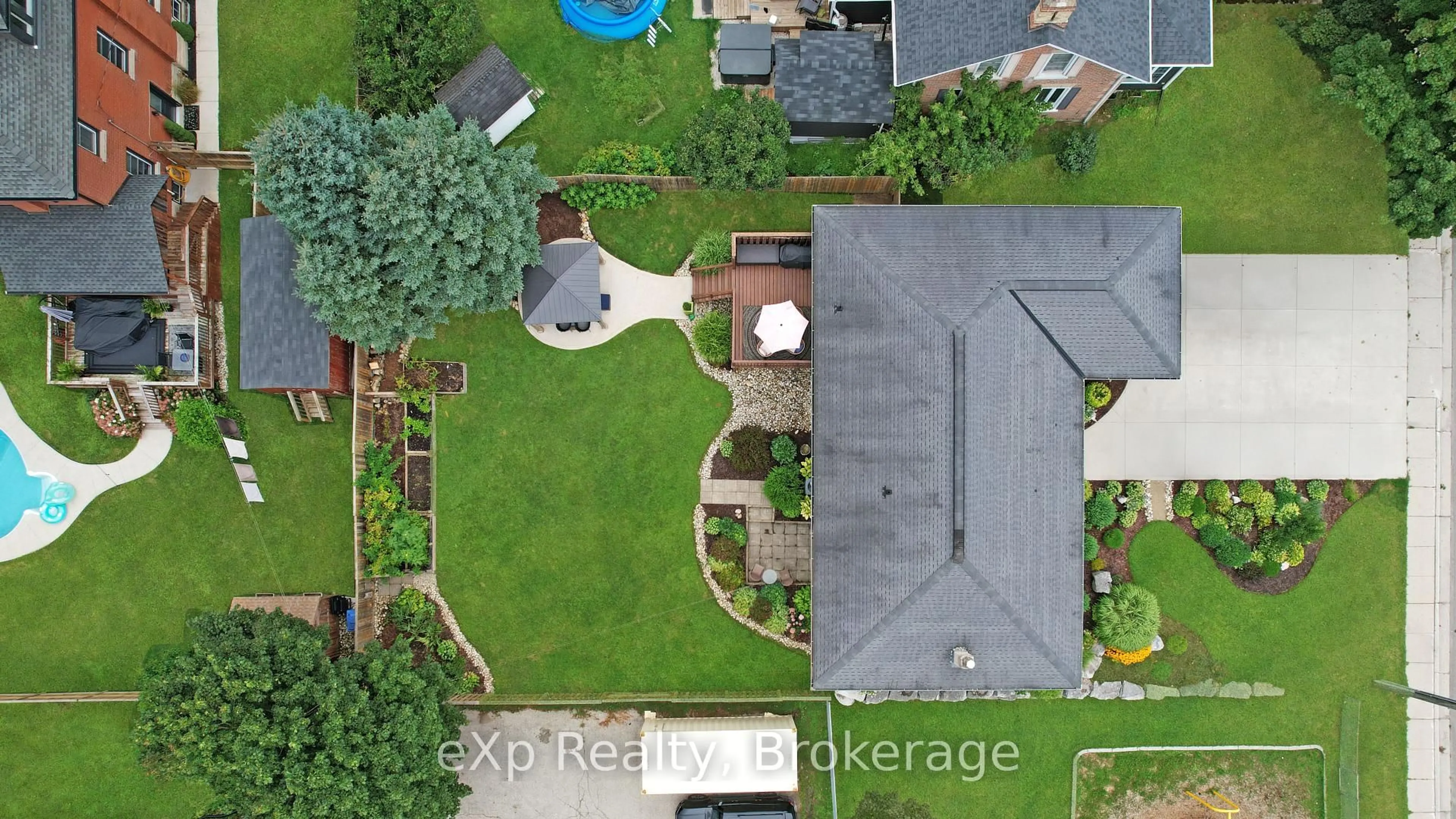A pic from outside/outdoor area/front of a property/back of a property/a pic from drone, street for 40 Arthur St, Minto Ontario N0G 1Z0