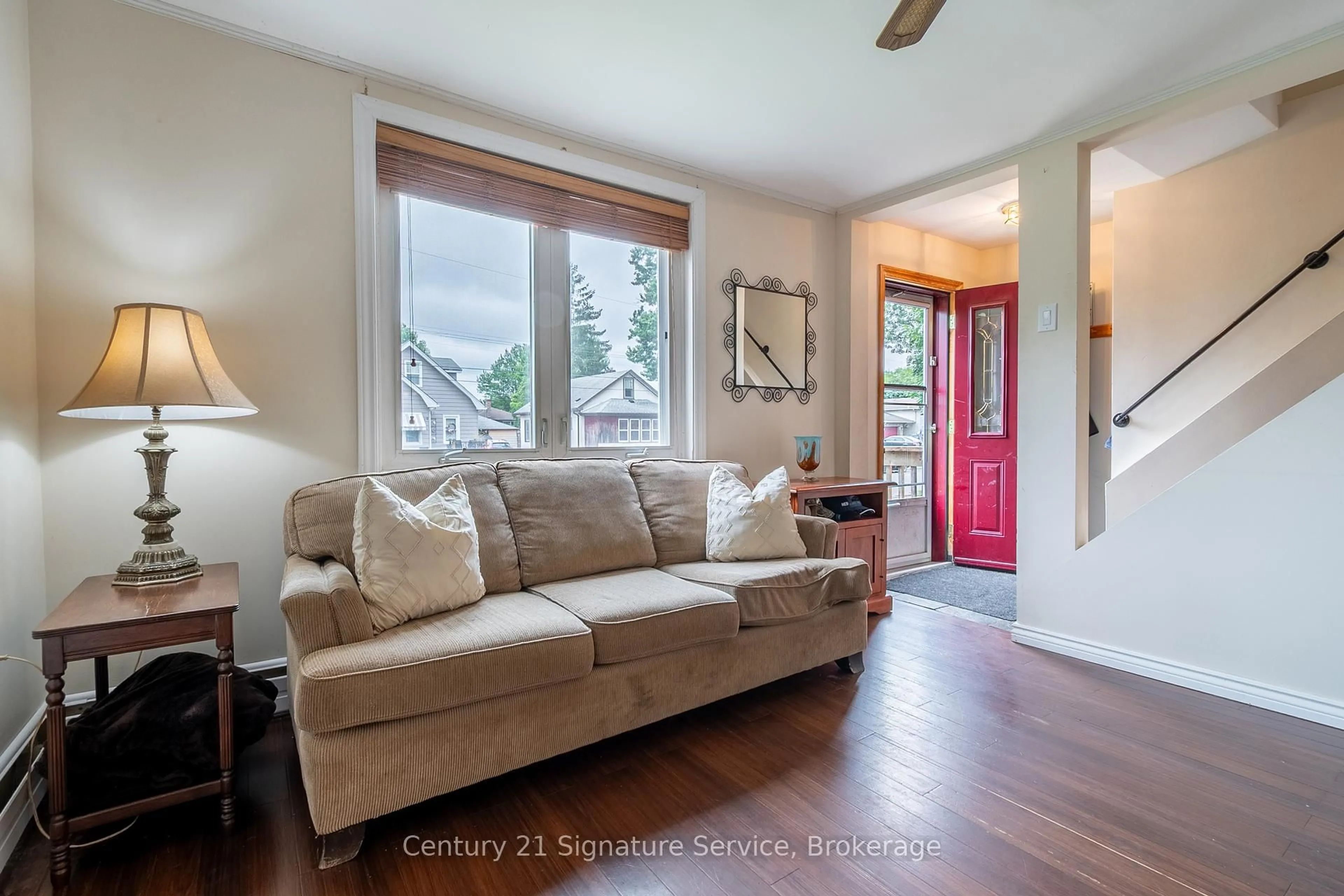Living room with furniture, wood/laminate floor for 109 Santone Ave, Welland Ontario L3C 2J5