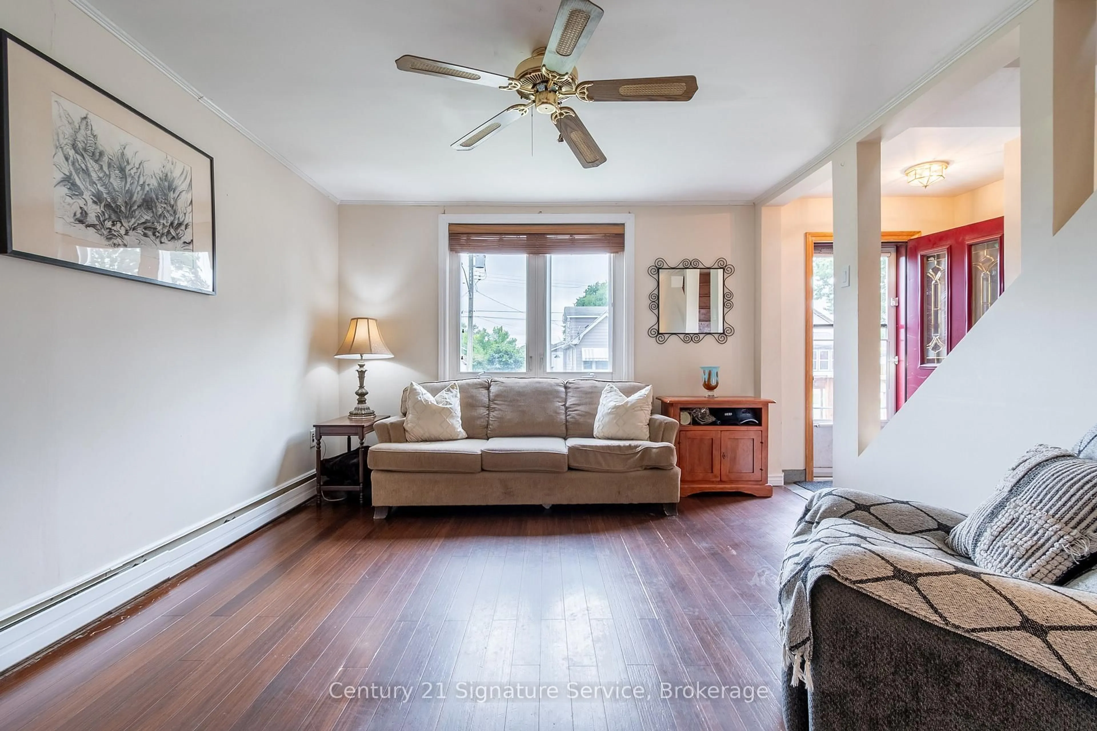 Living room with furniture, wood/laminate floor for 109 Santone Ave, Welland Ontario L3C 2J5