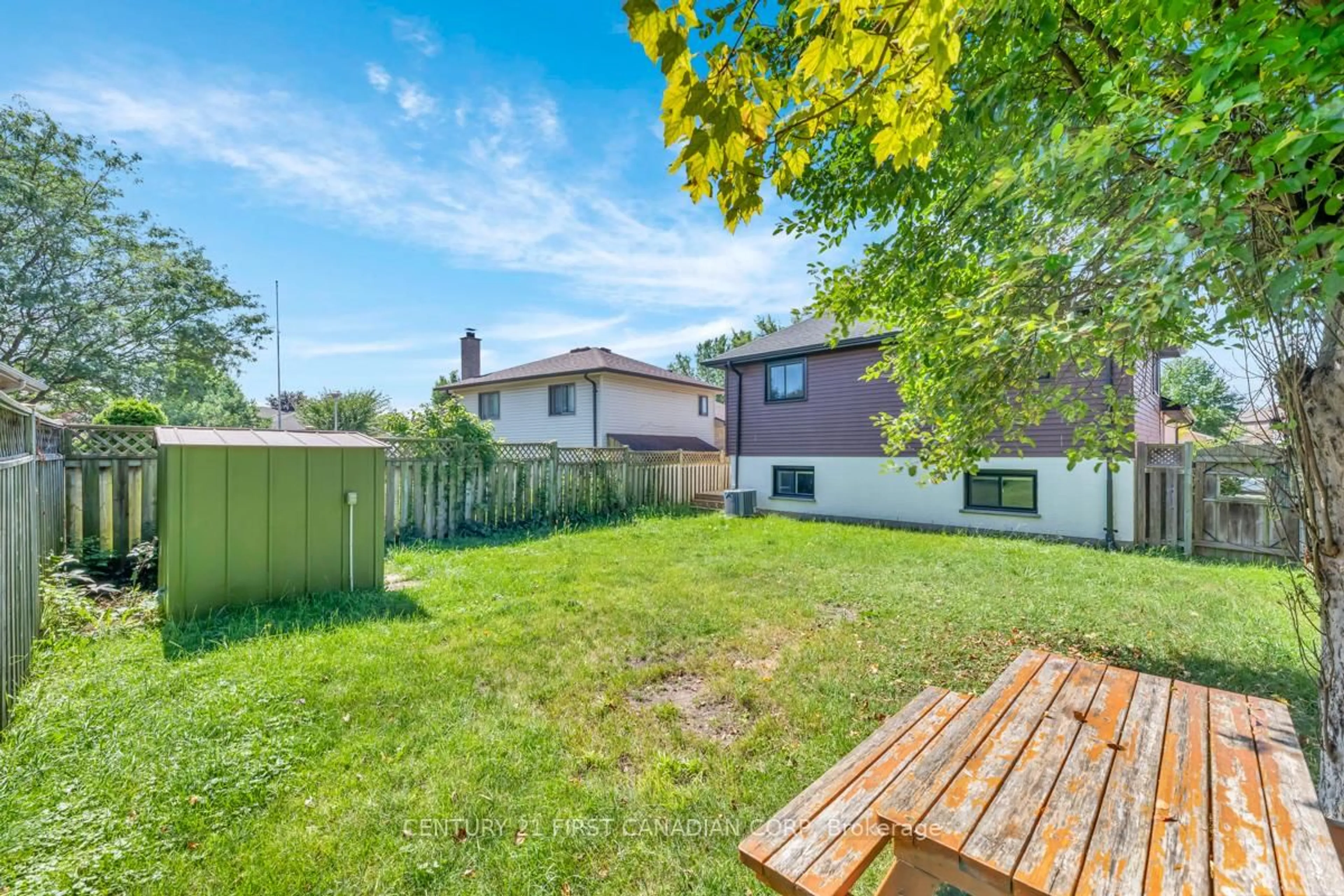Patio, street for 115 Josselyn Dr, London South Ontario N6E 3V3