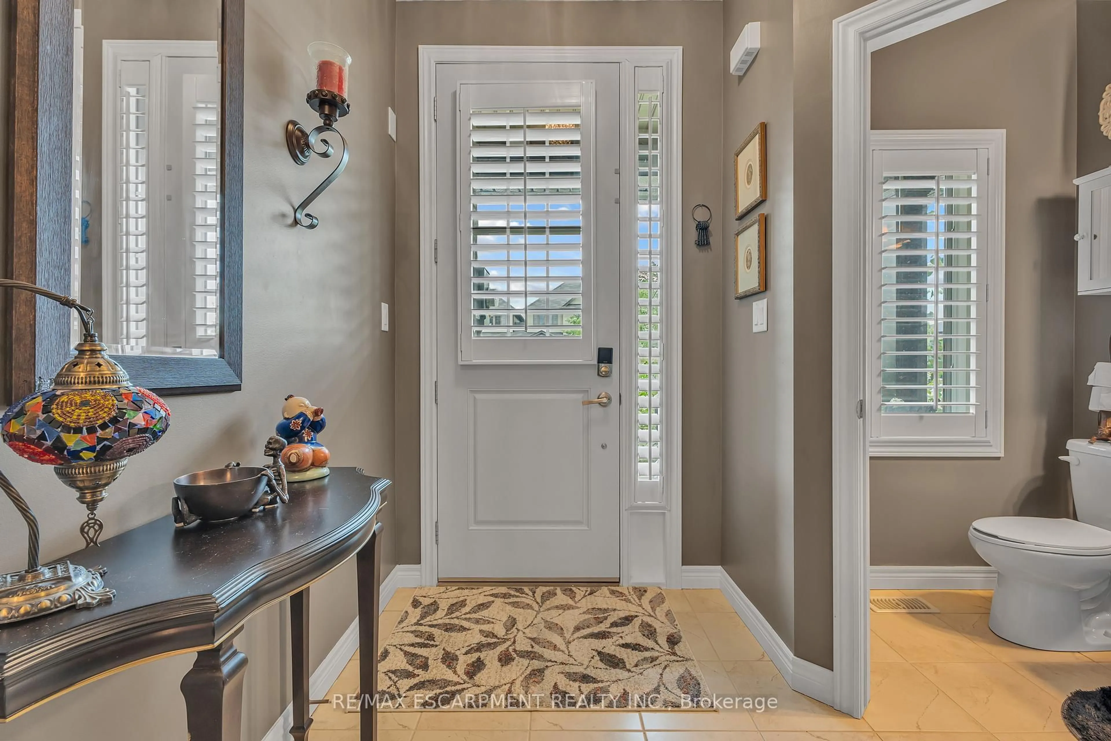 Indoor entryway for 72 DODMAN Cres, Hamilton Ontario L9G 0G6