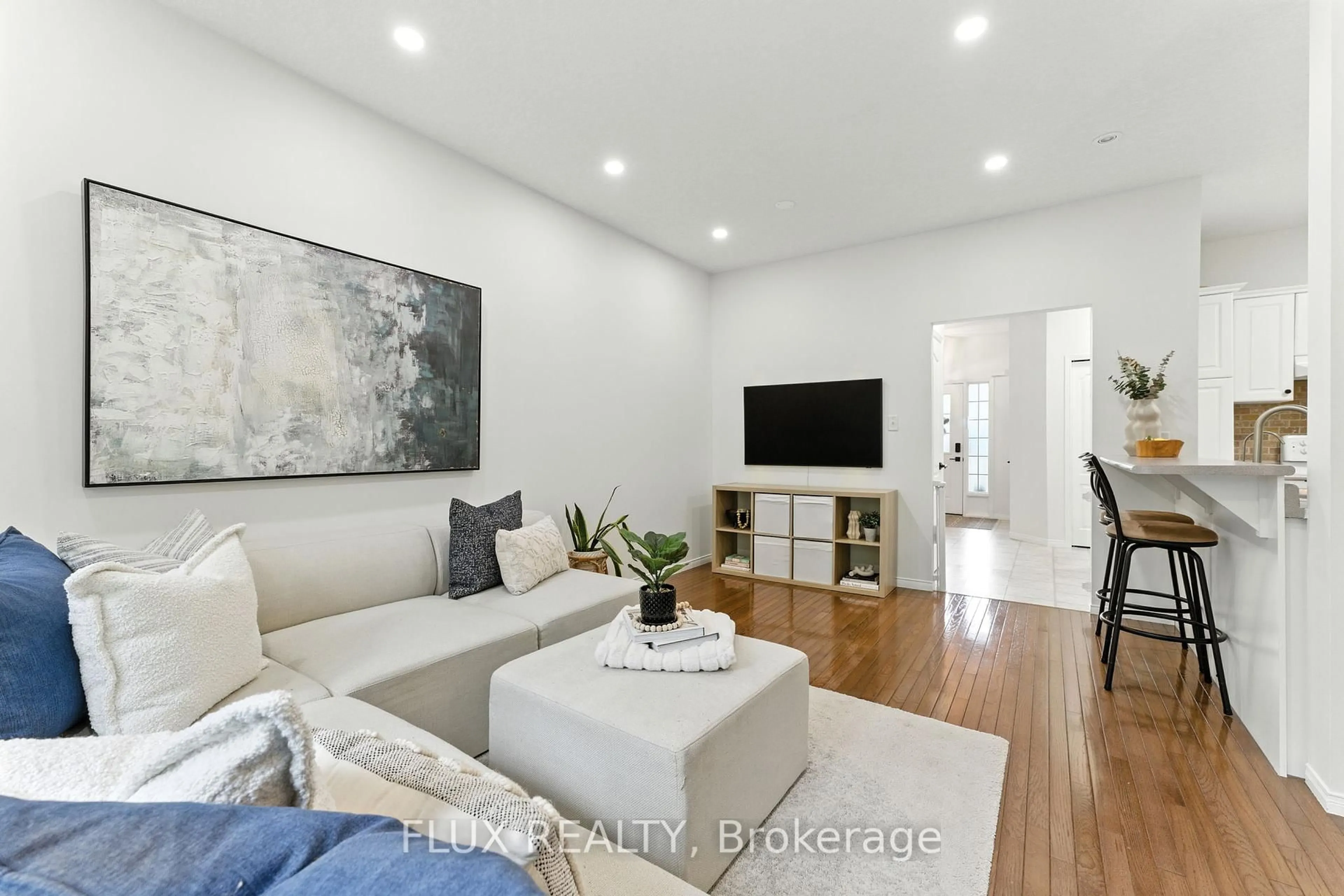 Living room with furniture, unknown for 120 Reiber Crt, Waterloo Ontario N2L 6N3