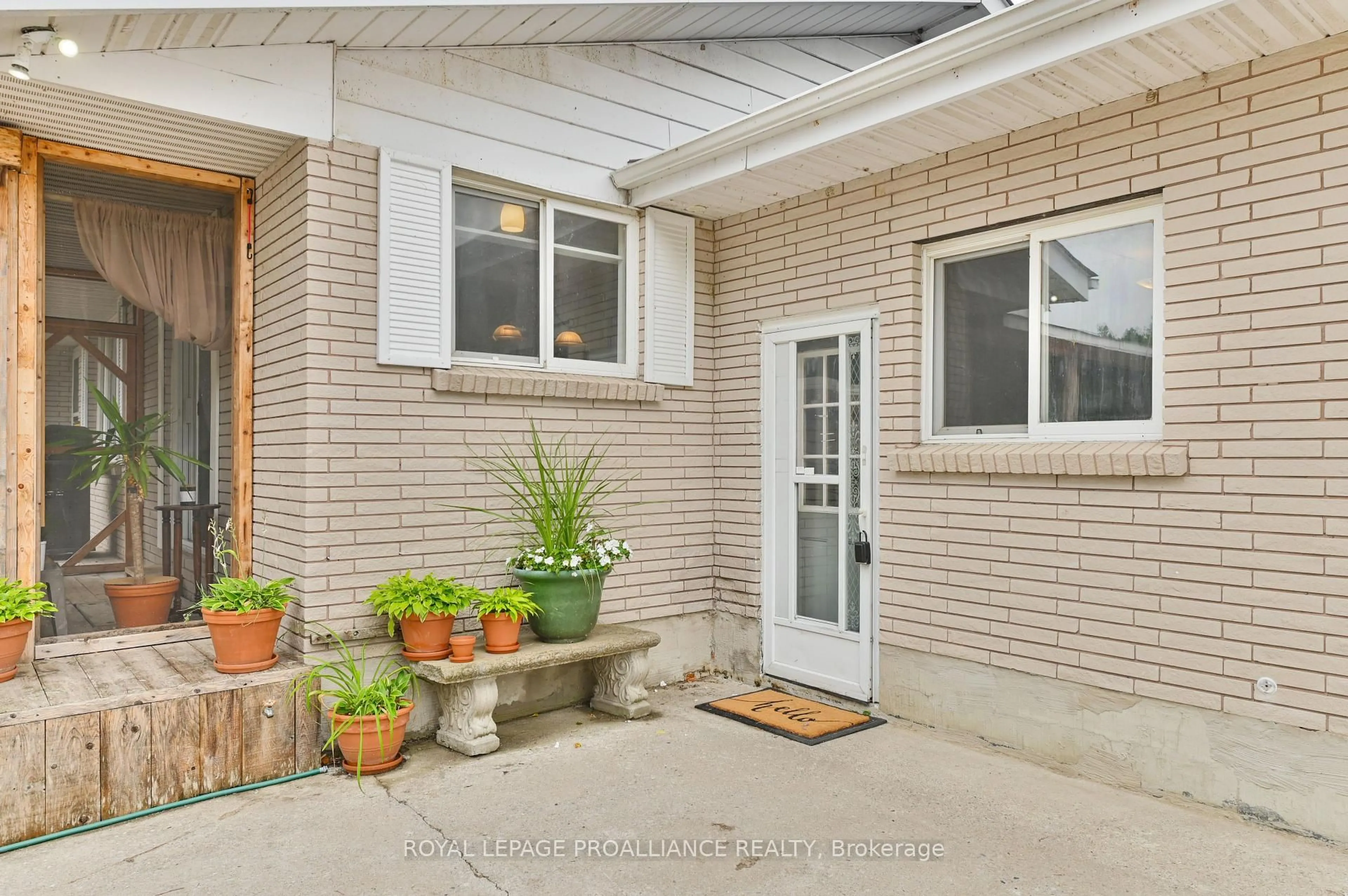 Indoor entryway for 486 Waites Rd, Cramahe Ontario K0K 1S0