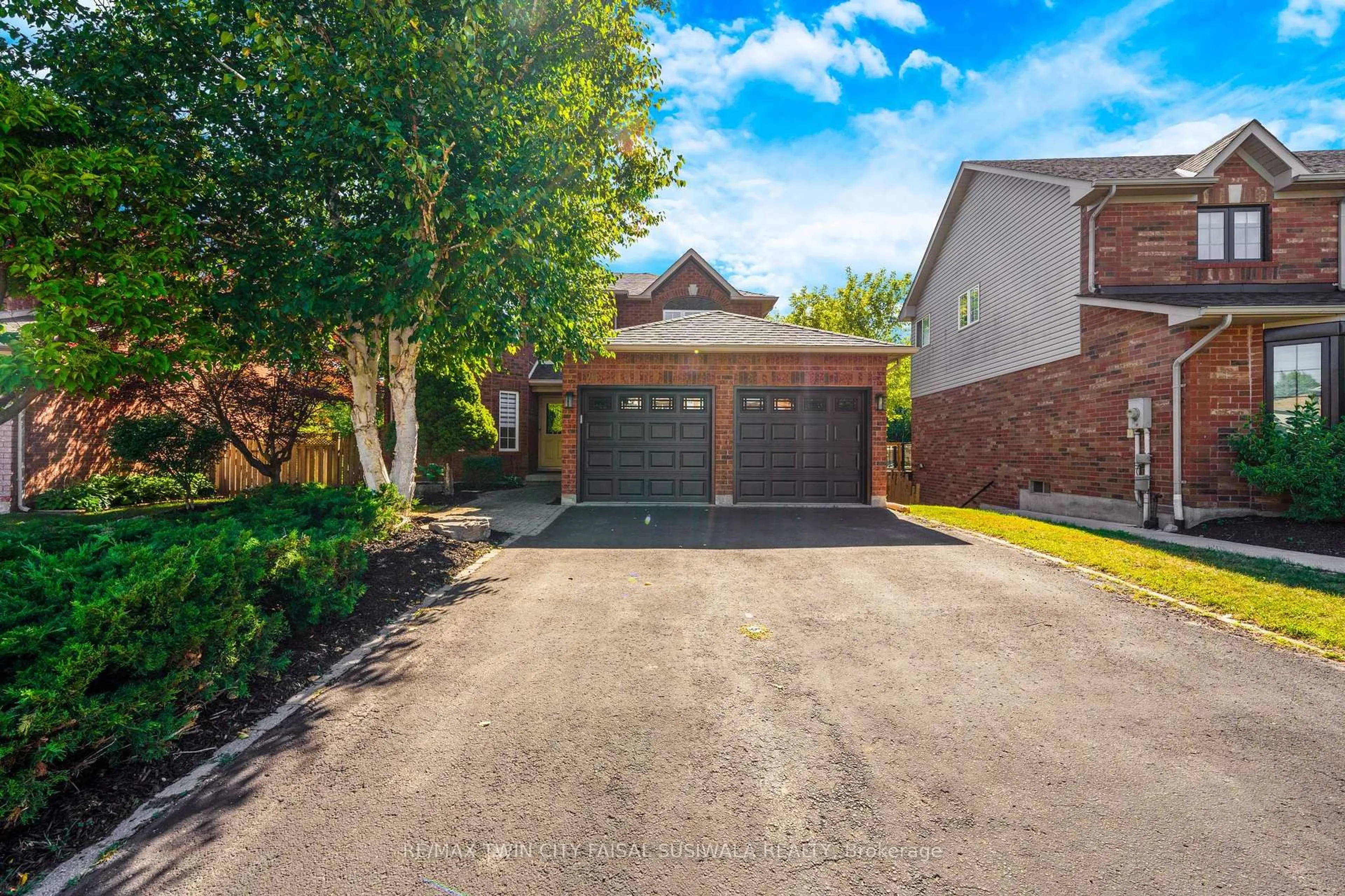 Home with brick exterior material, street for 23 Mead Crt, Cambridge Ontario N1T 1Y1