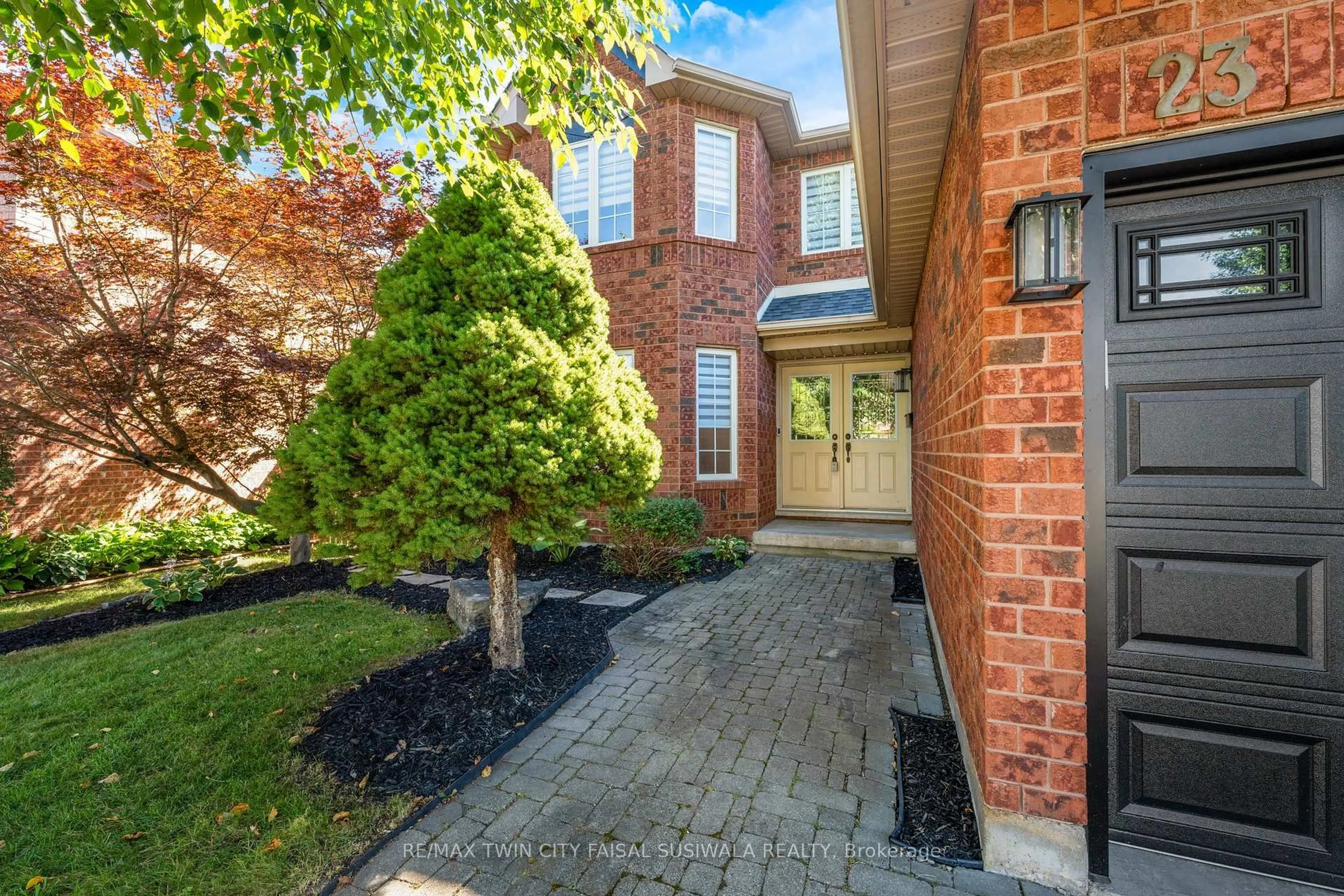 Home with brick exterior material, street for 23 Mead Crt, Cambridge Ontario N1T 1Y1